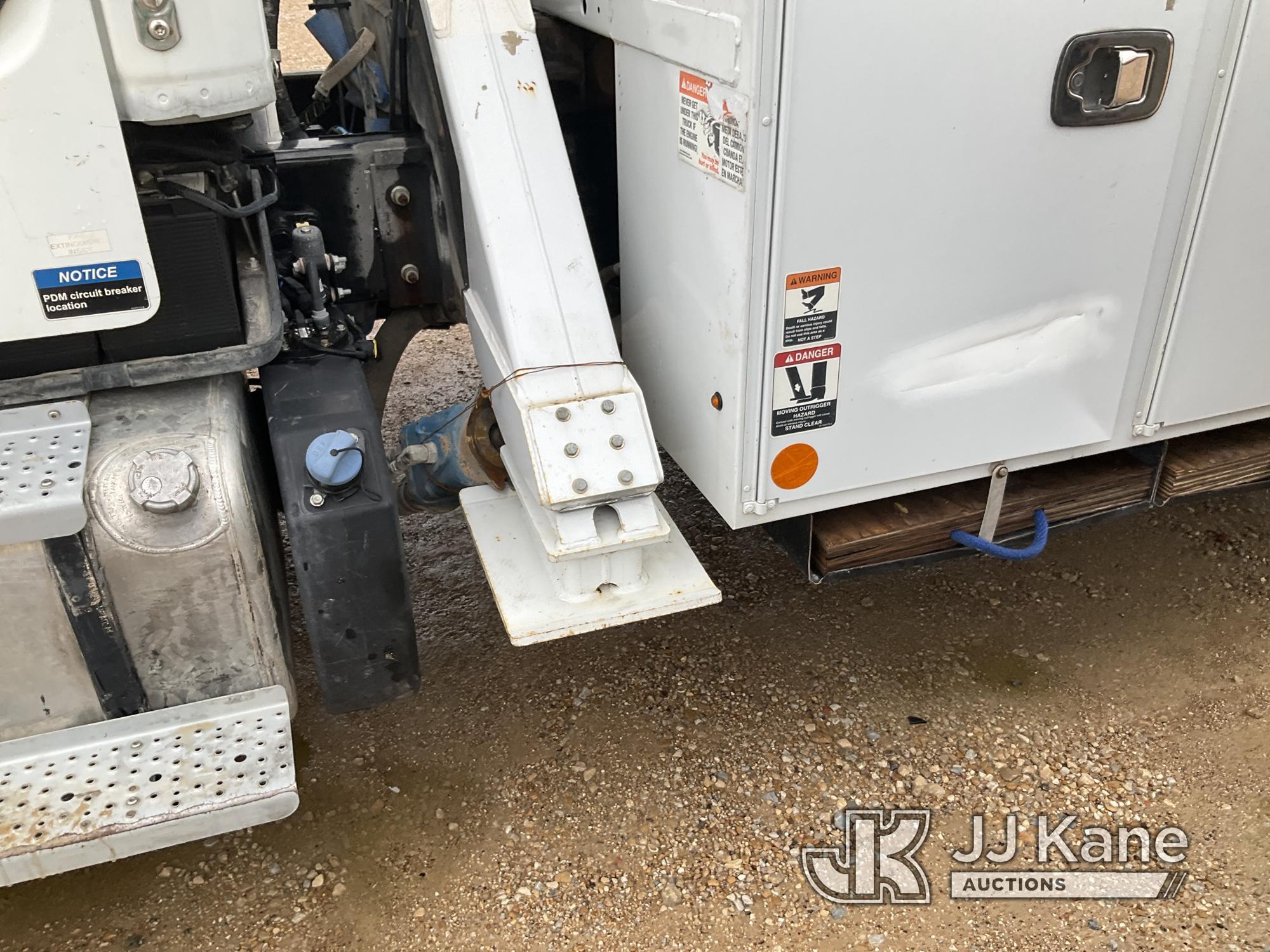 (Waxahachie, TX) Altec AA55-MH, Material Handling Bucket Truck rear mounted on 2019 Freightliner M2