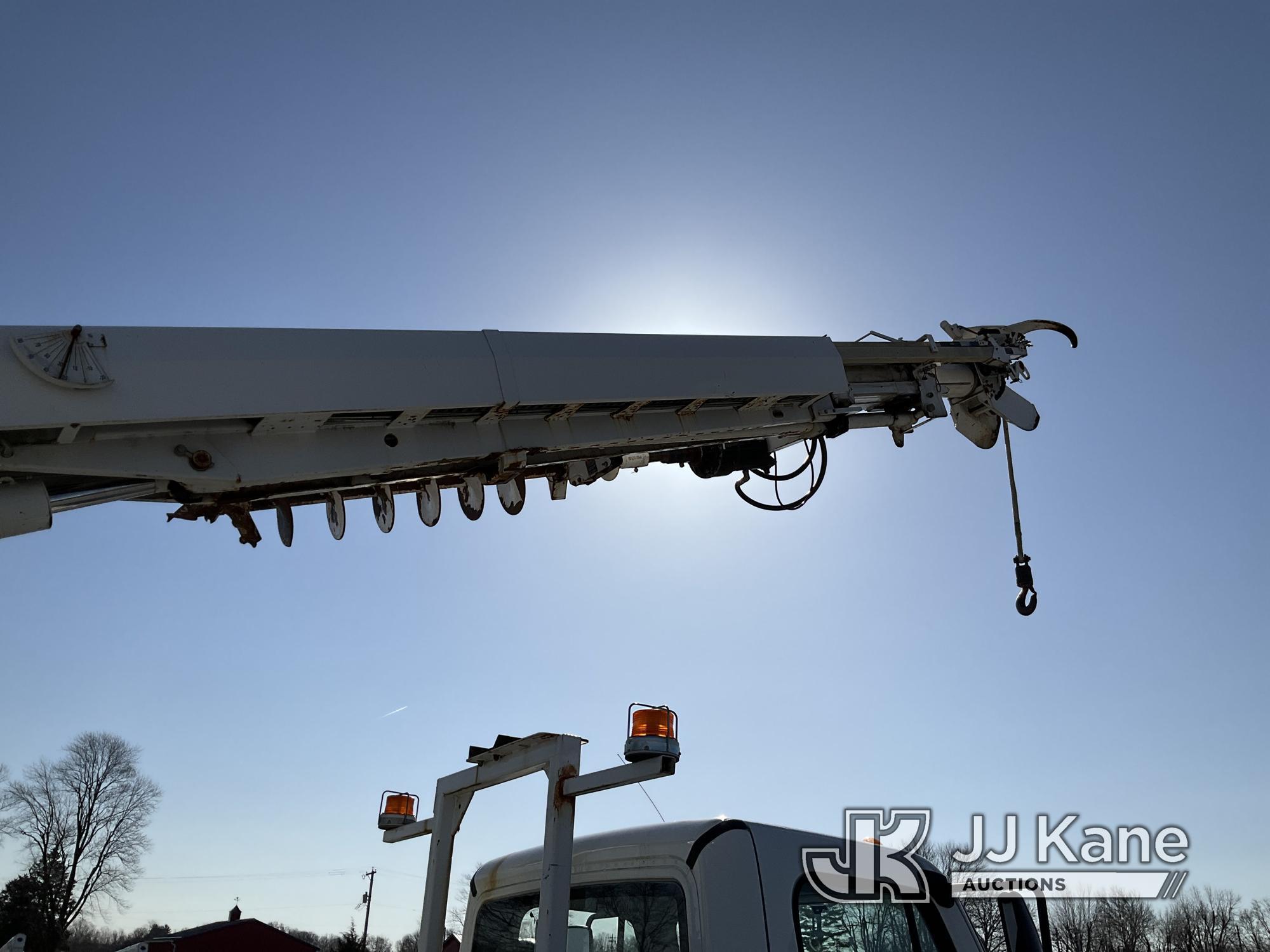 (Hawk Point, MO) Altec DM47B-TR, Digger Derrick rear mounted on 2013 Freightliner M2 106 Utility Tru