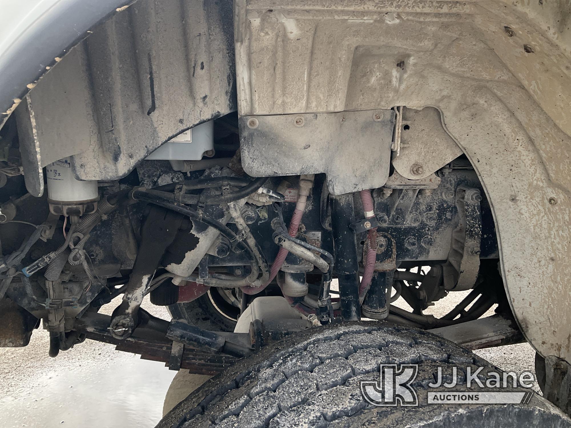 (Kansas City, MO) Altec AM900-E100, Double-Elevator Bucket Truck rear mounted on 2014 Freightliner M