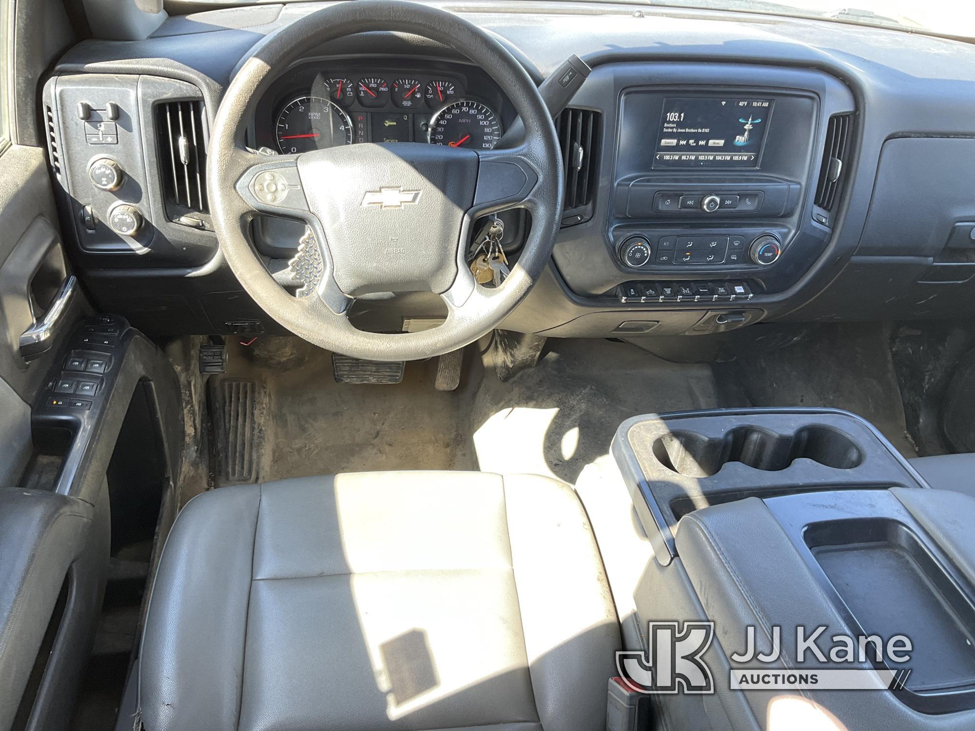 (South Beloit, IL) 2019 Chevrolet Silverado 3500HD 4x4 Crew-Cab Service Truck Runs & Move) ( ABS Lig