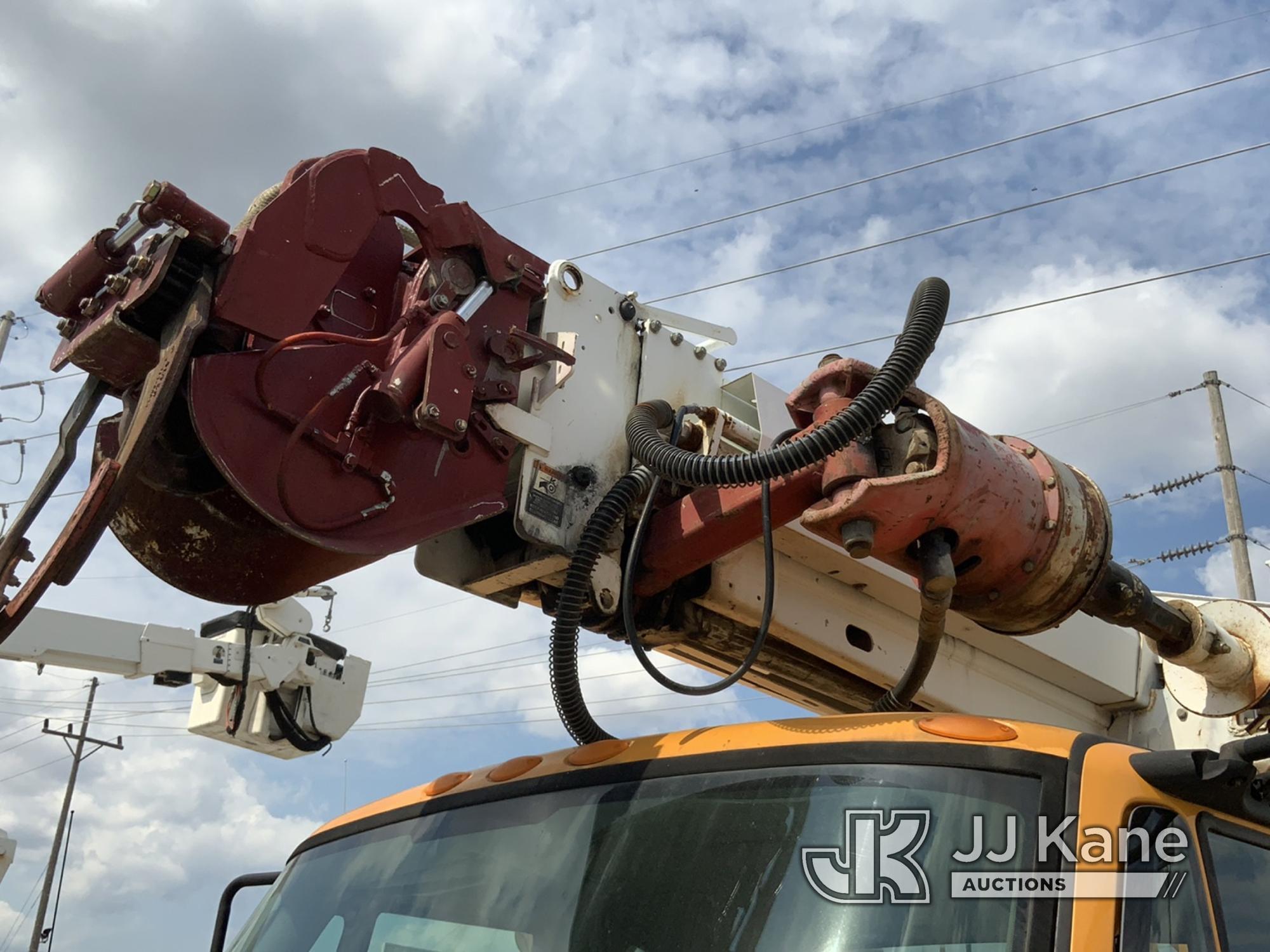 (Joplin, MO) Altec DM47-TR, Digger Derrick rear mounted on 2009 International 7400 T/A Utility Truck