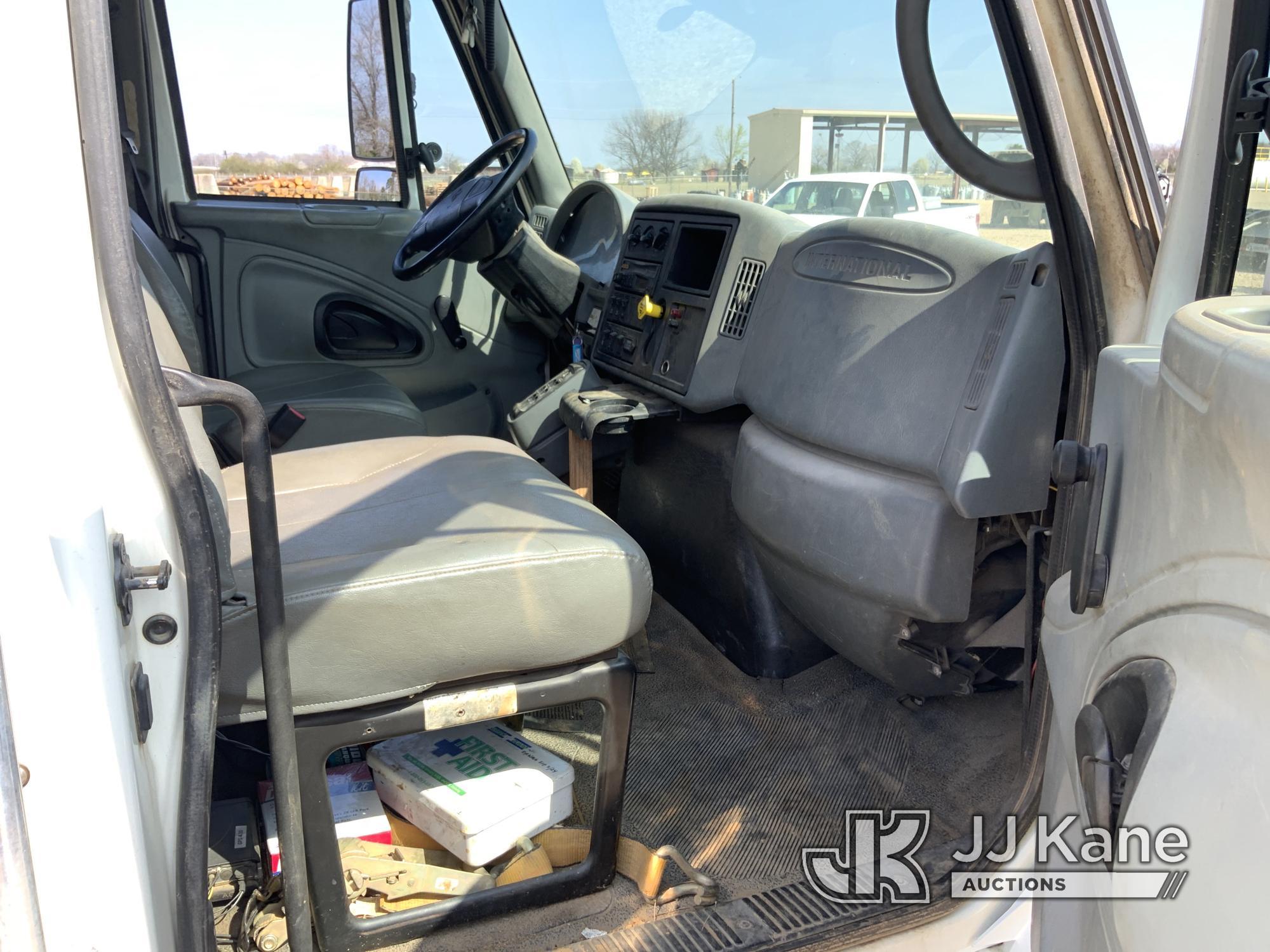 (Sallisaw, OK) Altec D2055-TR, Digger Derrick rear mounted on 2003 International 4400 T/A Flatbed/Ut