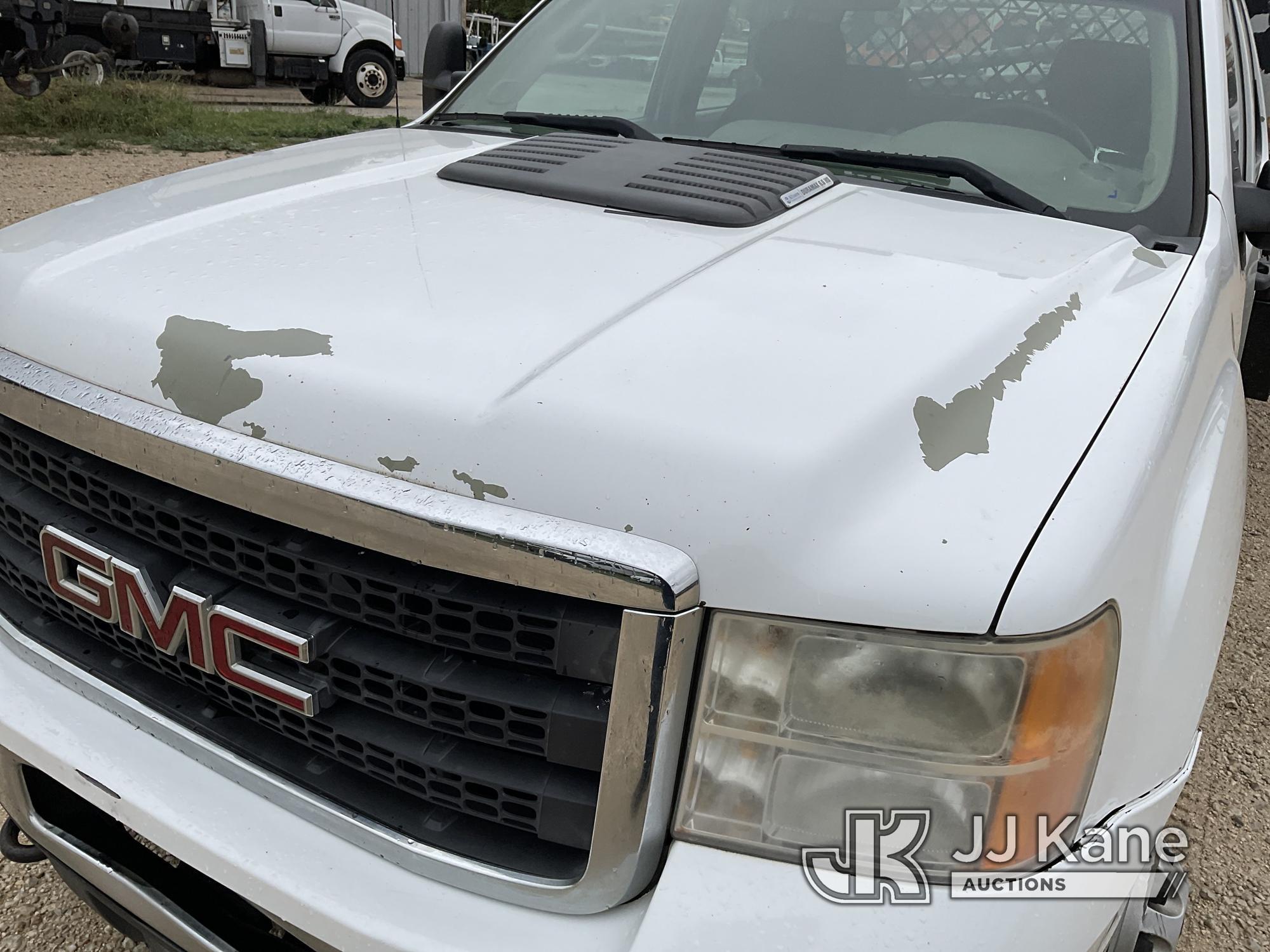 (San Antonio, TX) 2014 Chevrolet Silverado 3500HD Crew-Cab Flatbed Truck Runs & Moves) (Dash Reading
