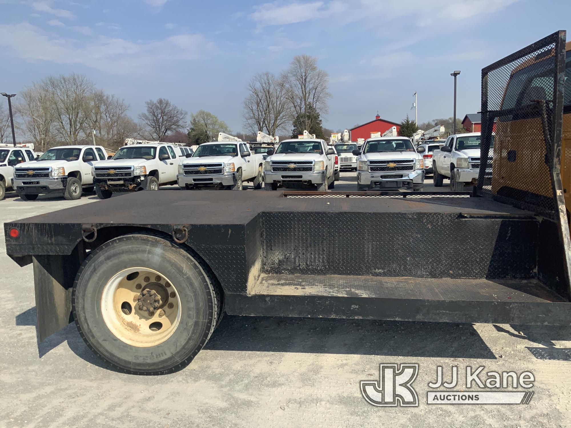 (Hawk Point, MO) 2013 Ford F750 Flatbed Truck Runs & Moves) (Check Engine Light On, Missing Headligh