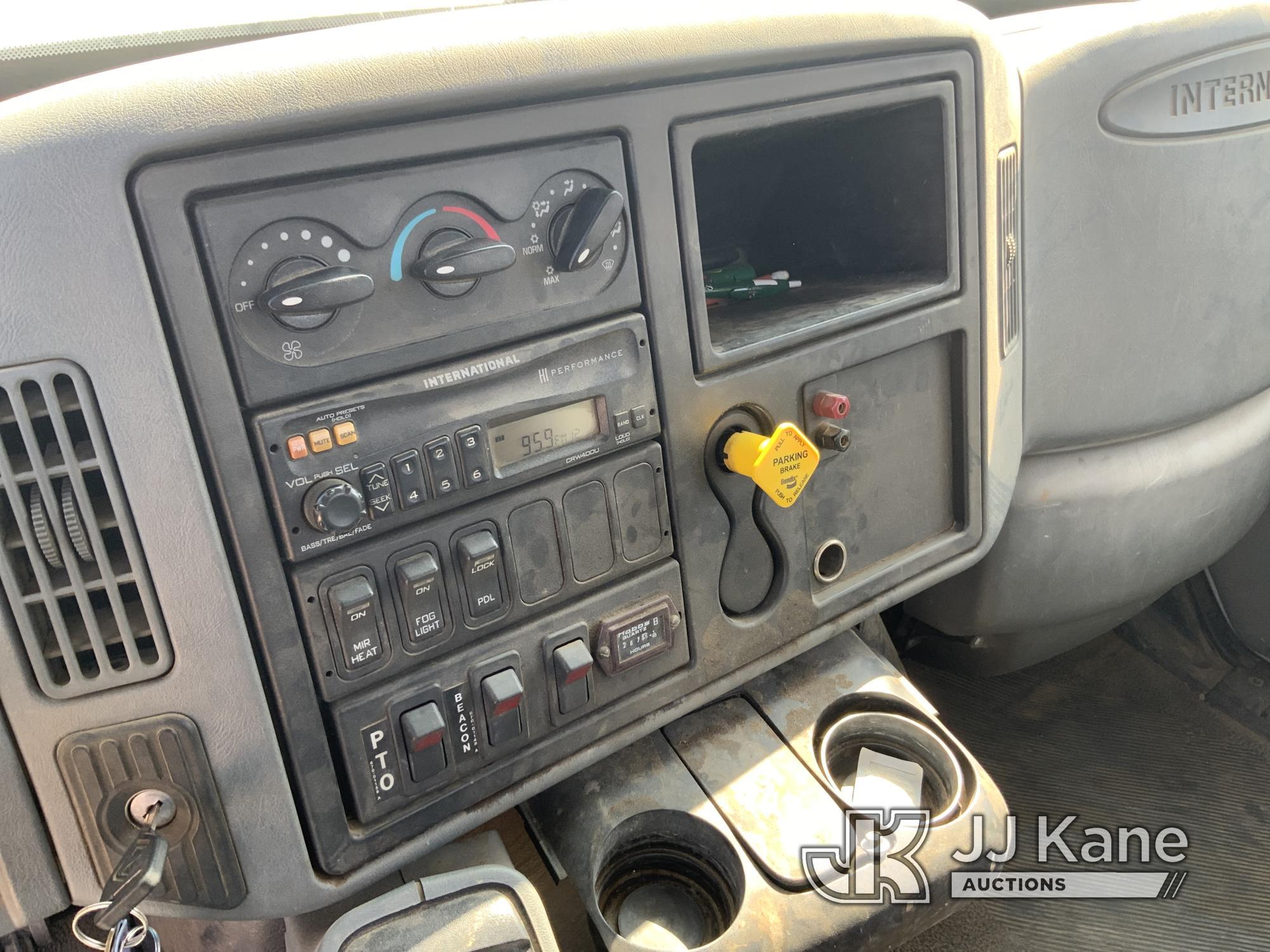 (Sallisaw, OK) Altec D2055-TR, Digger Derrick rear mounted on 2003 International 4400 T/A Flatbed/Ut