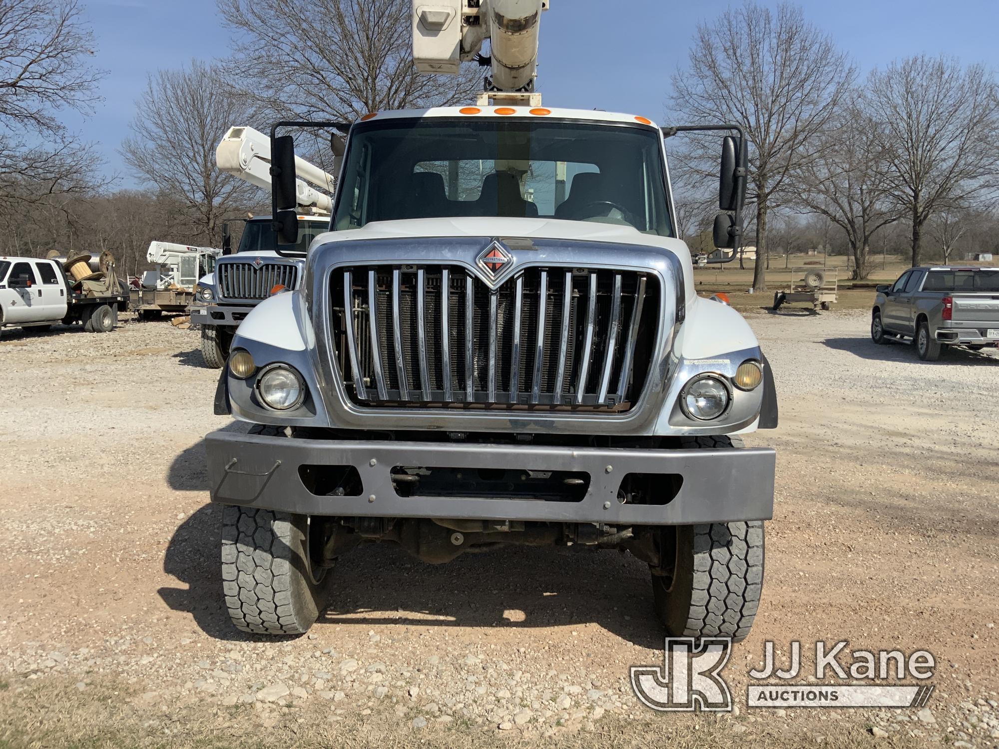 (Henryetta, OK) Altec AA755-MH, Material Handling Bucket Truck rear mounted on 2012 International 73