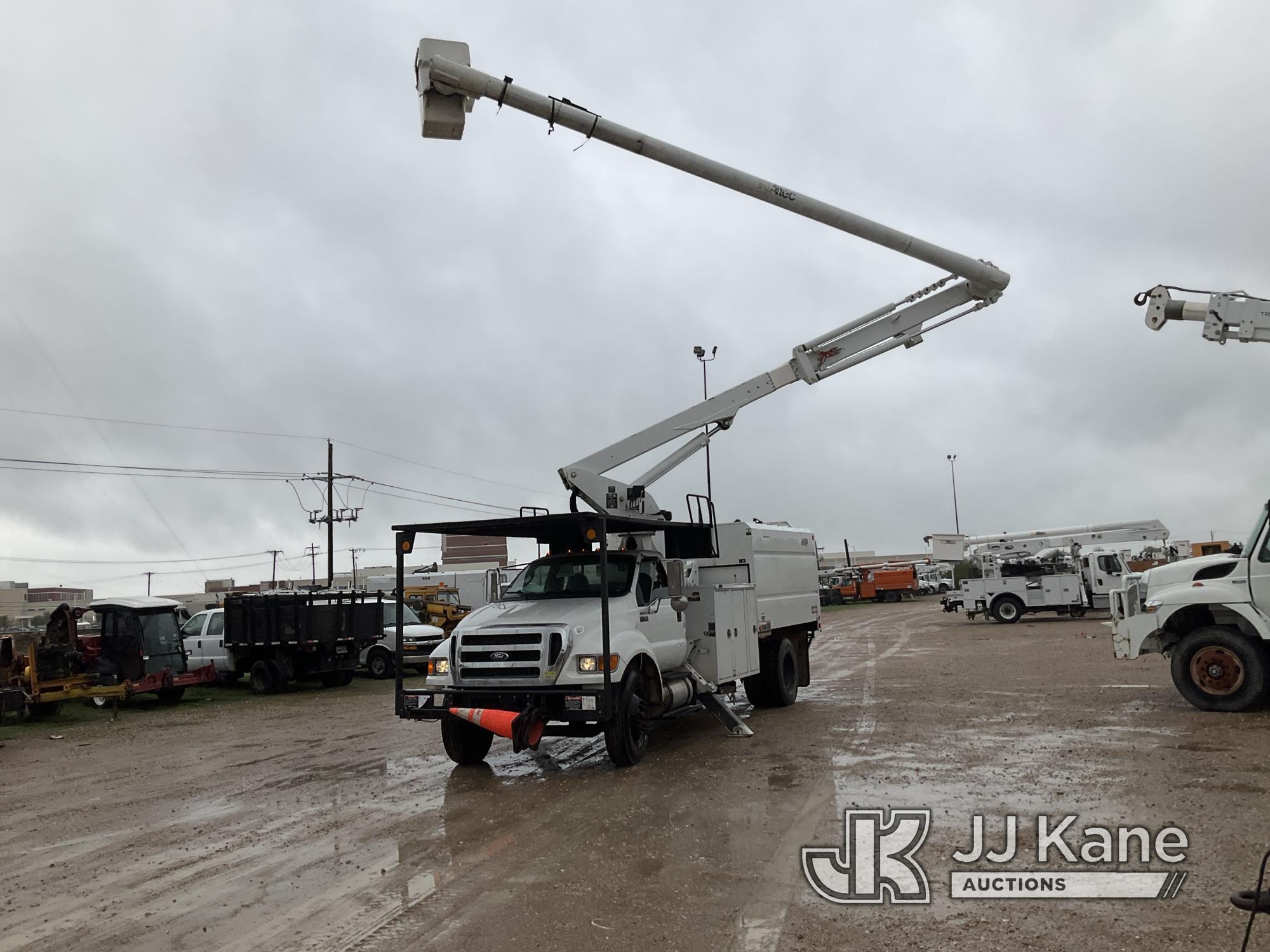 (Waxahachie, TX) Altec LR760E70, Over-Center Elevator Bucket mounted behind cab on 2013 Ford F750 Ch