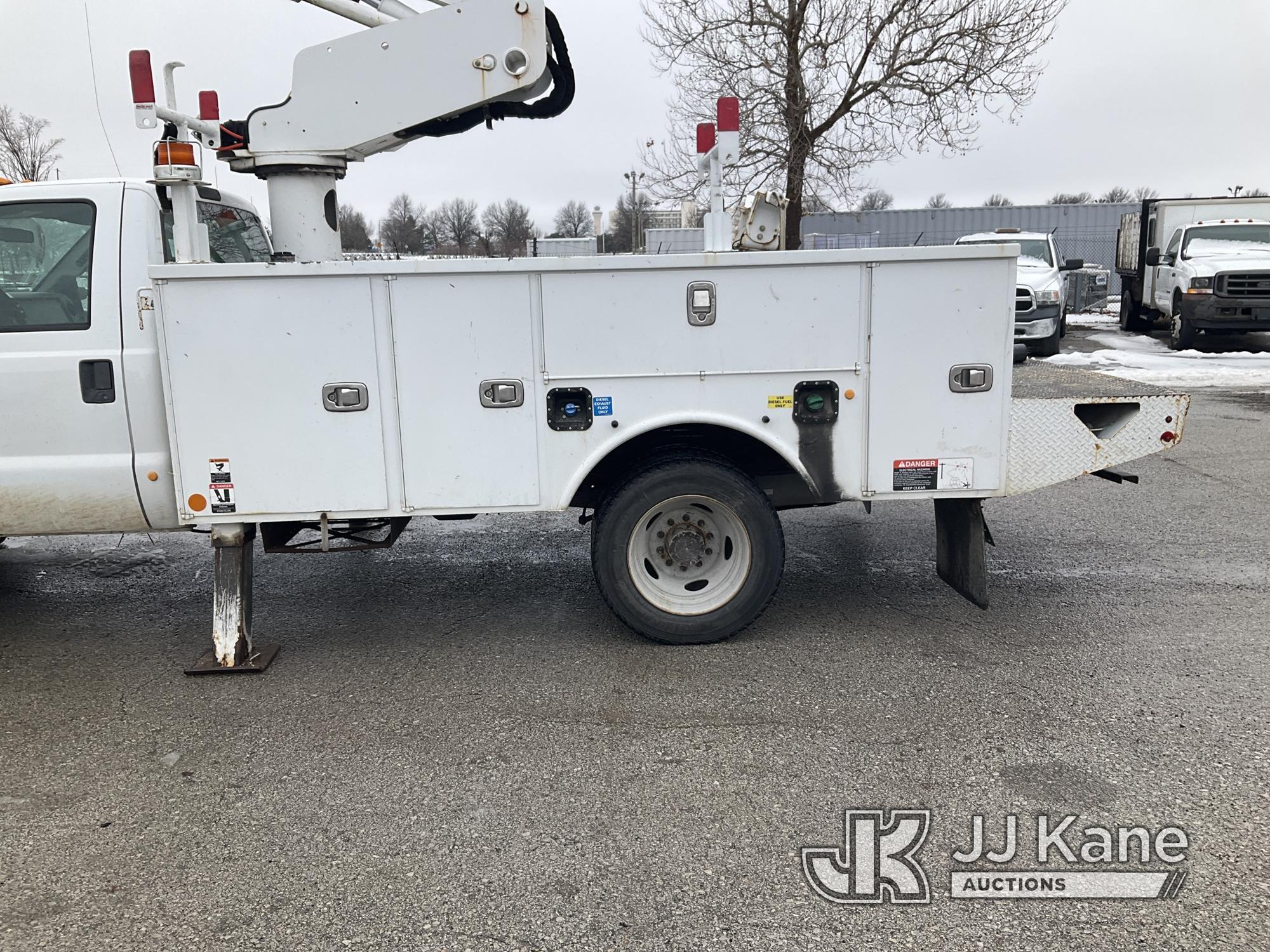 (Kansas City, MO) Altec AT40-MH, Articulating & Telescopic Material Handling Bucket Truck mounted be