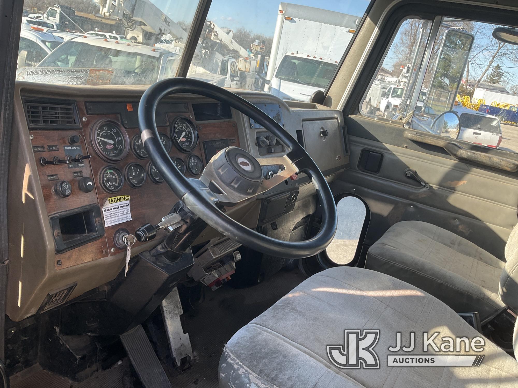 (South Beloit, IL) 1999 Peterbilt 330 T/A Van Body Truck Runs & Moves) (Check Engine Light On, ABS L