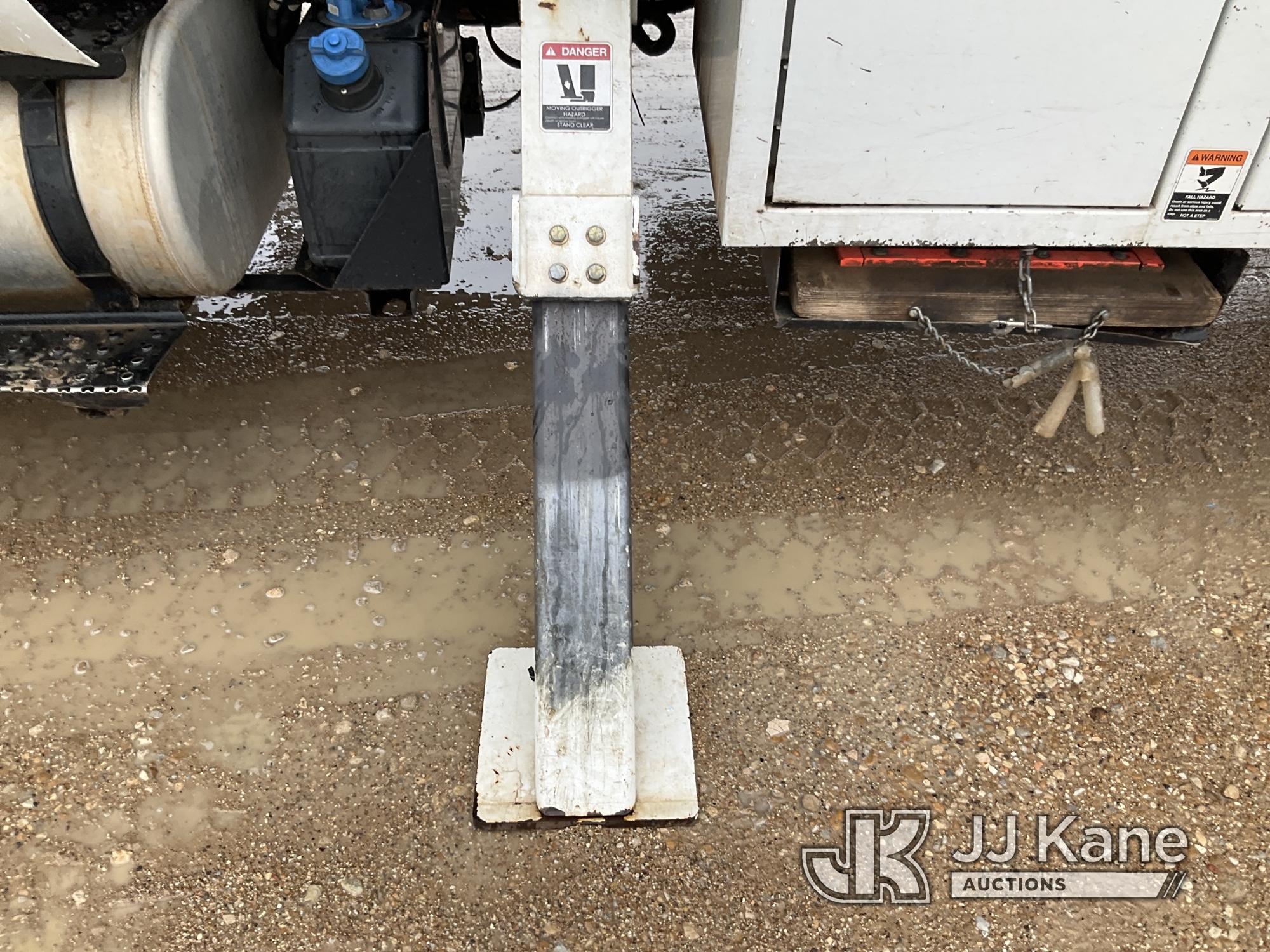 (Waxahachie, TX) Altec LR760E70, Over-Center Elevator Bucket mounted behind cab on 2013 Ford F750 Ch