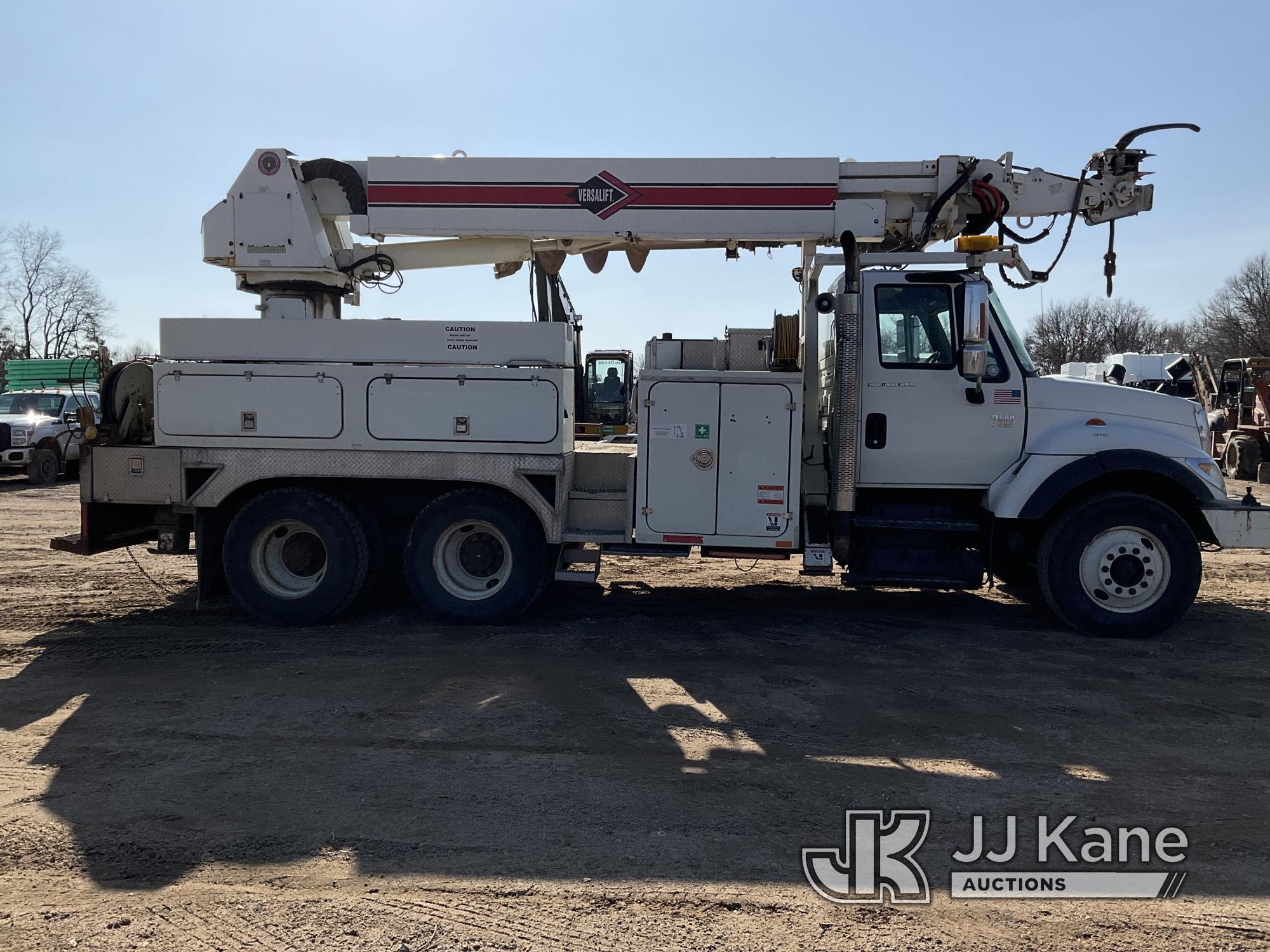 (Shakopee, MN) Versalift VXD-50, Digger Derrick rear mounted on 2005 International 7400 T/A Utility