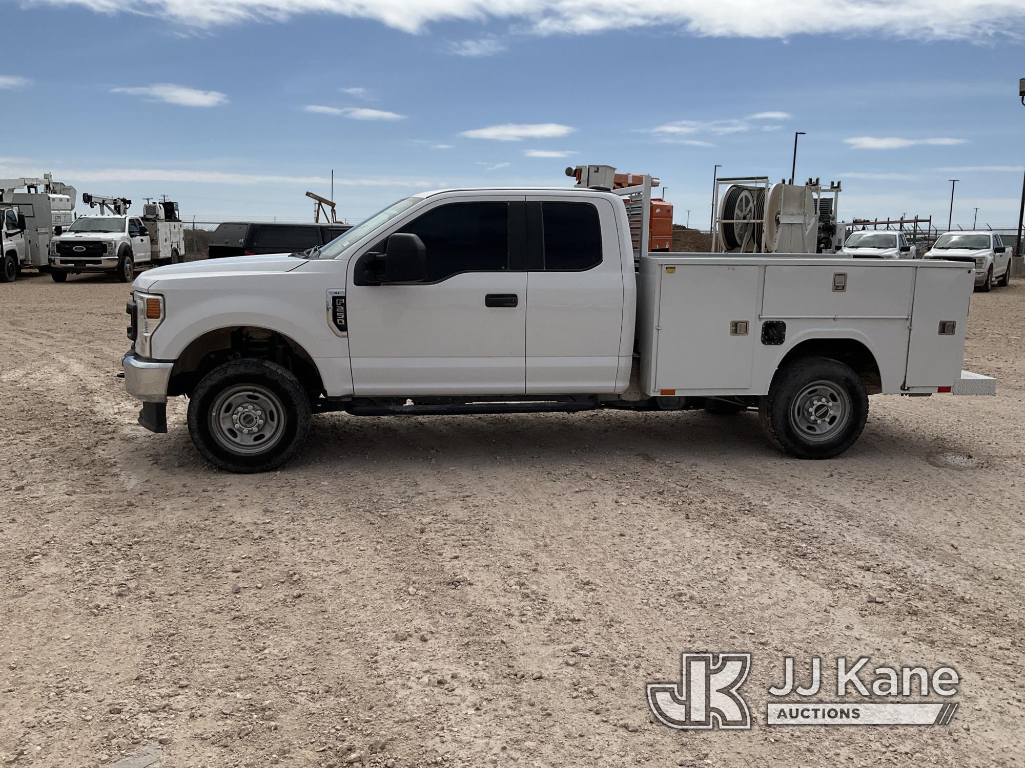 (Odessa, TX) 2021 Ford F250 4x4 Extended-Cab Service Truck Runs & Moves) (Cracked Windshield