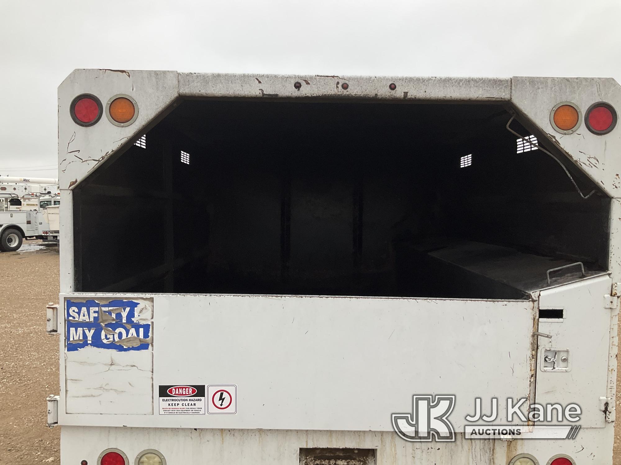 (Waxahachie, TX) 2015 Ford F750 Chipper Dump Truck Runs & Moves) (Check Engine Light On, Body Damage