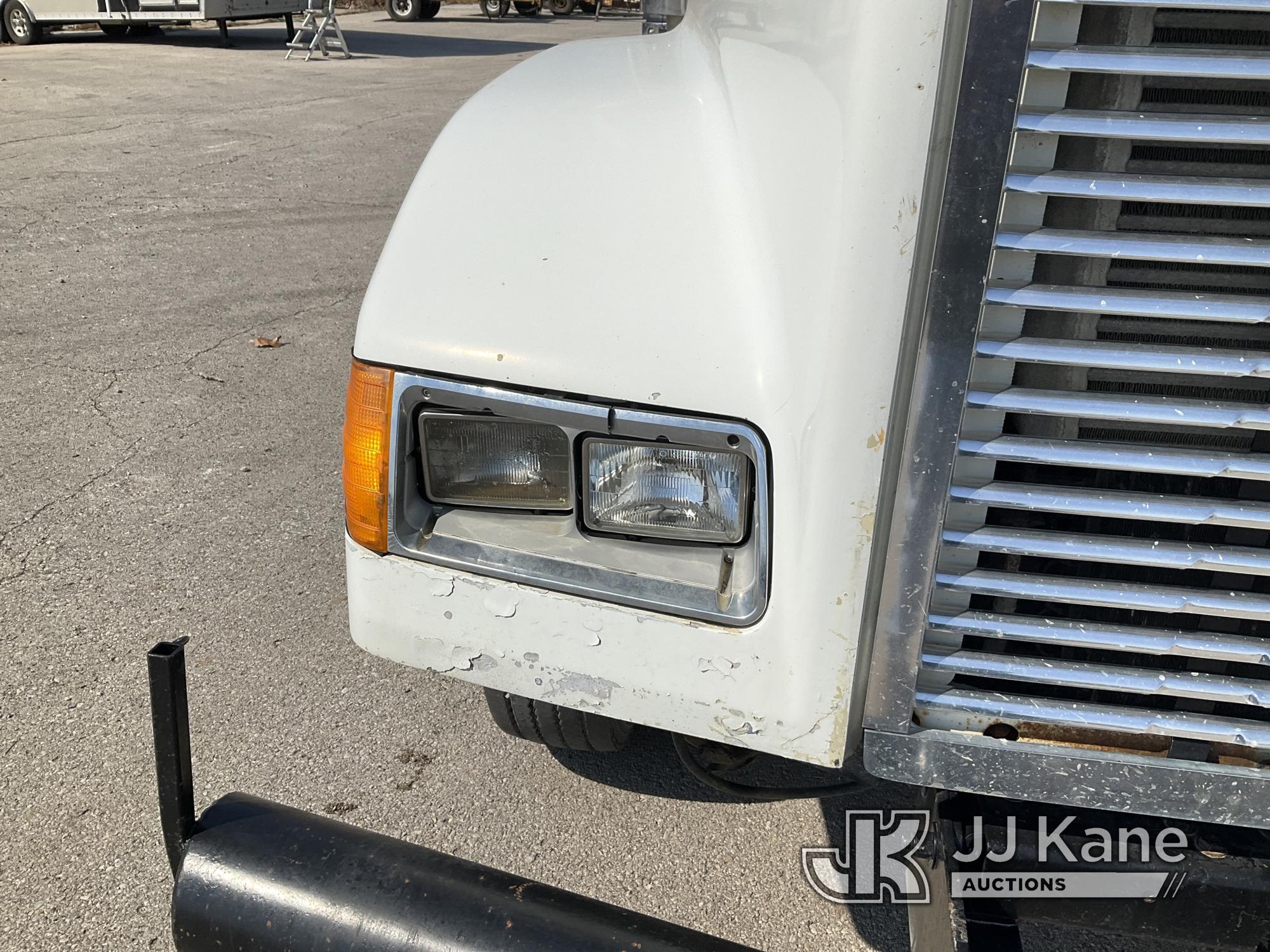 (Kansas City, MO) 2001 Freightliner FLD120 T/A Truck Tractor Runs & Moves