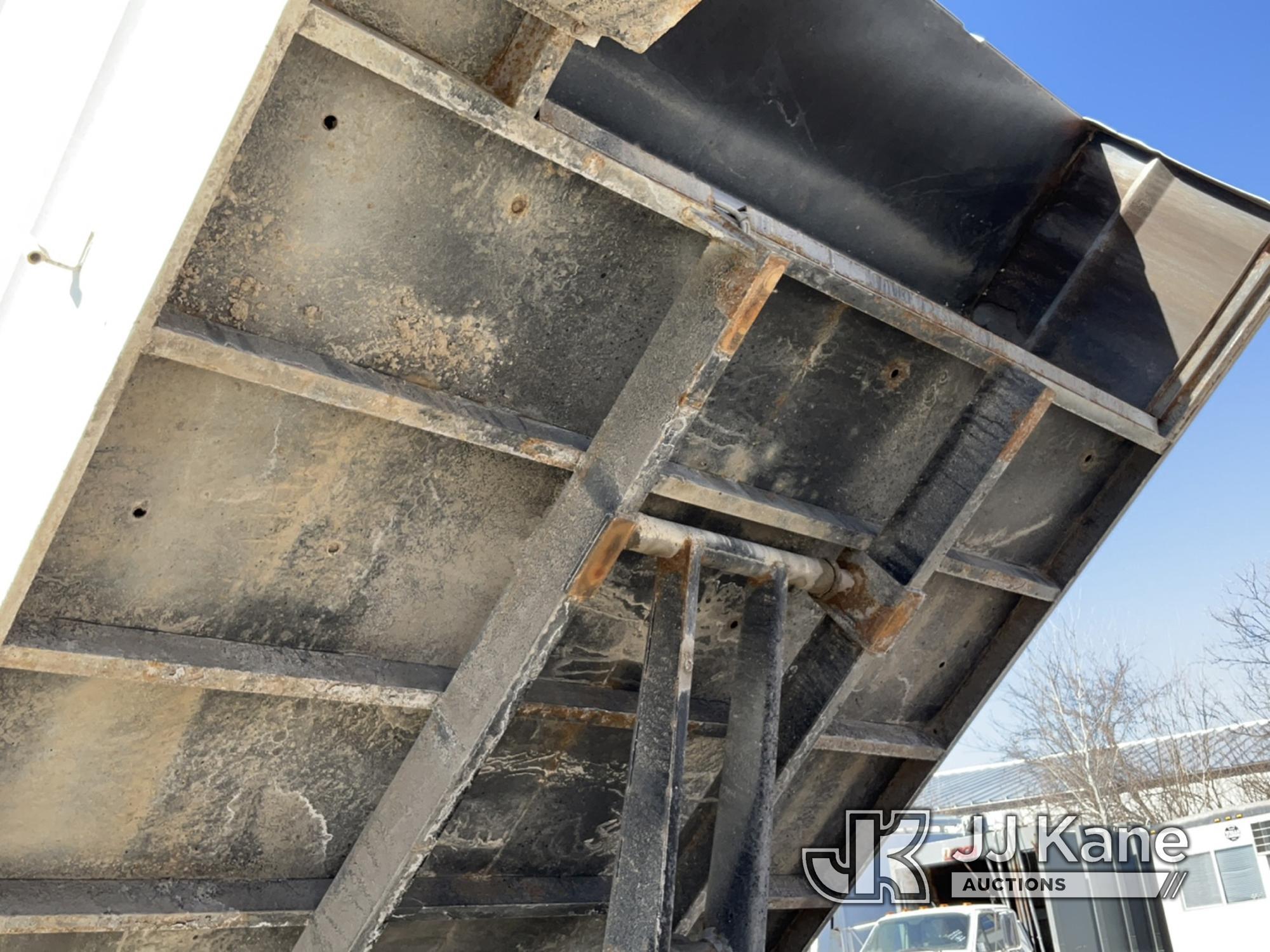 (Des Moines, IA) Altec LRV60-E70, Over-Center Elevator Bucket mounted behind cab on 2010 Freightline