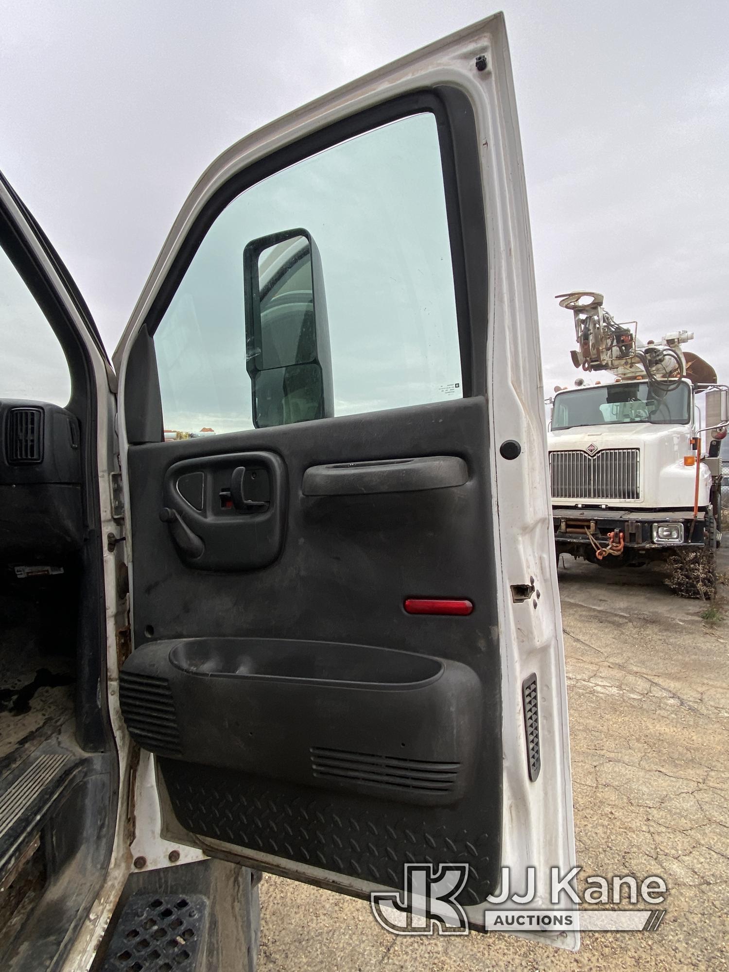 (South Beloit, IL) 2005 GMC C8500 Dump Truck Runs, Moves, Dump Operates. Rust, Body Damage - See Pho