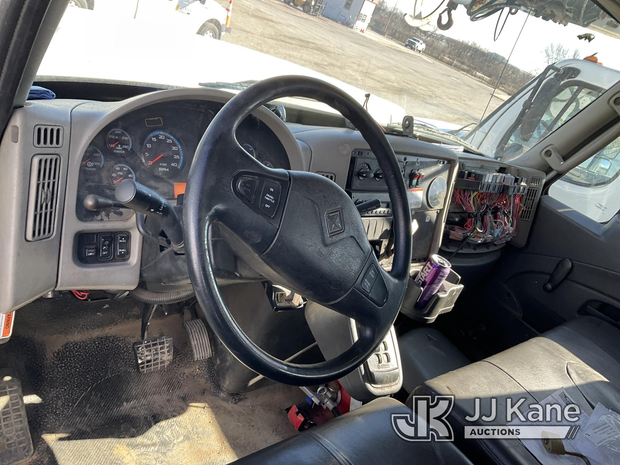 (Kansas City, MO) Altec DM47B-TR, Digger Derrick rear mounted on 2014 International 7300 4x4 Utility