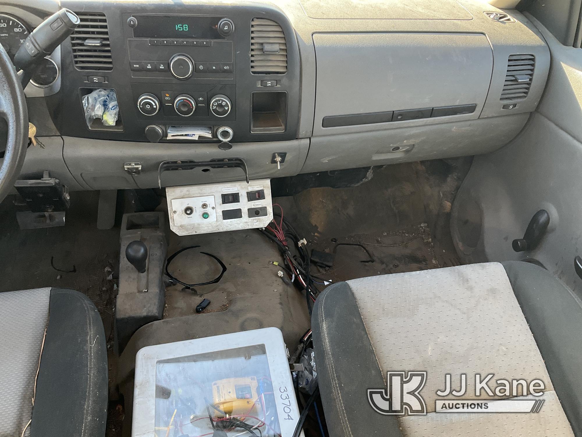 (South Beloit, IL) 2007 GMC Sierra 2500HD 4x4 Extended-Cab Service Truck Runs & Moves) (Cracked Pass