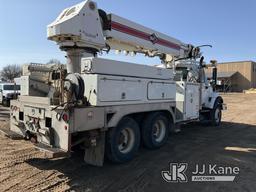 (Shakopee, MN) Versalift VXD-50, Digger Derrick rear mounted on 2005 International 7400 T/A Utility