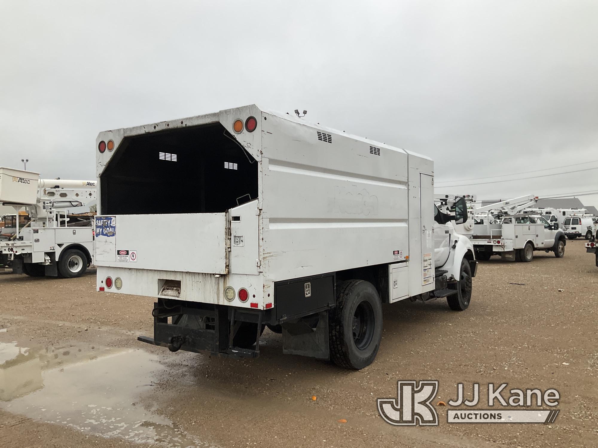 (Waxahachie, TX) 2015 Ford F750 Chipper Dump Truck Runs & Moves) (Check Engine Light On, Body Damage