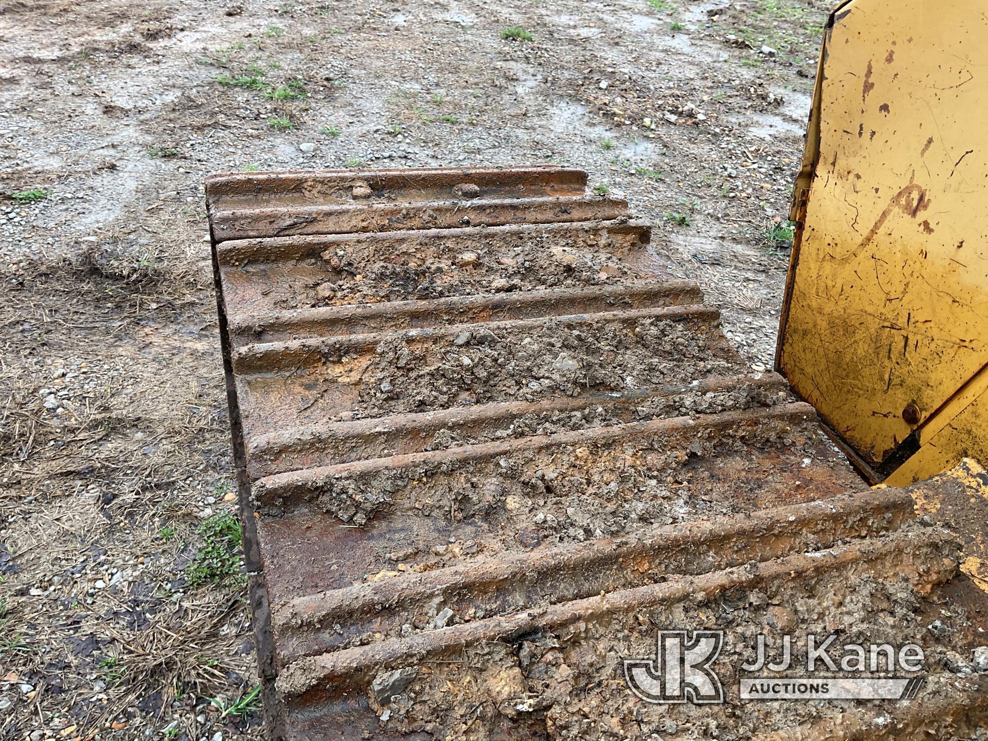 (Golconda, IL) 1997 Caterpillar 953B Crawler Loader Runs & Operates) (New Exhaust 2023.  Original Te