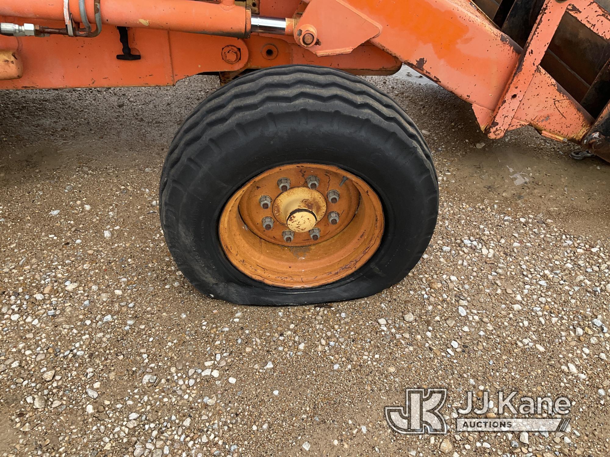 (Waxahachie, TX) 1992 Ford 555C Tractor Loader Backhoe Not Running, Condition Unknown, Flat Tires) (