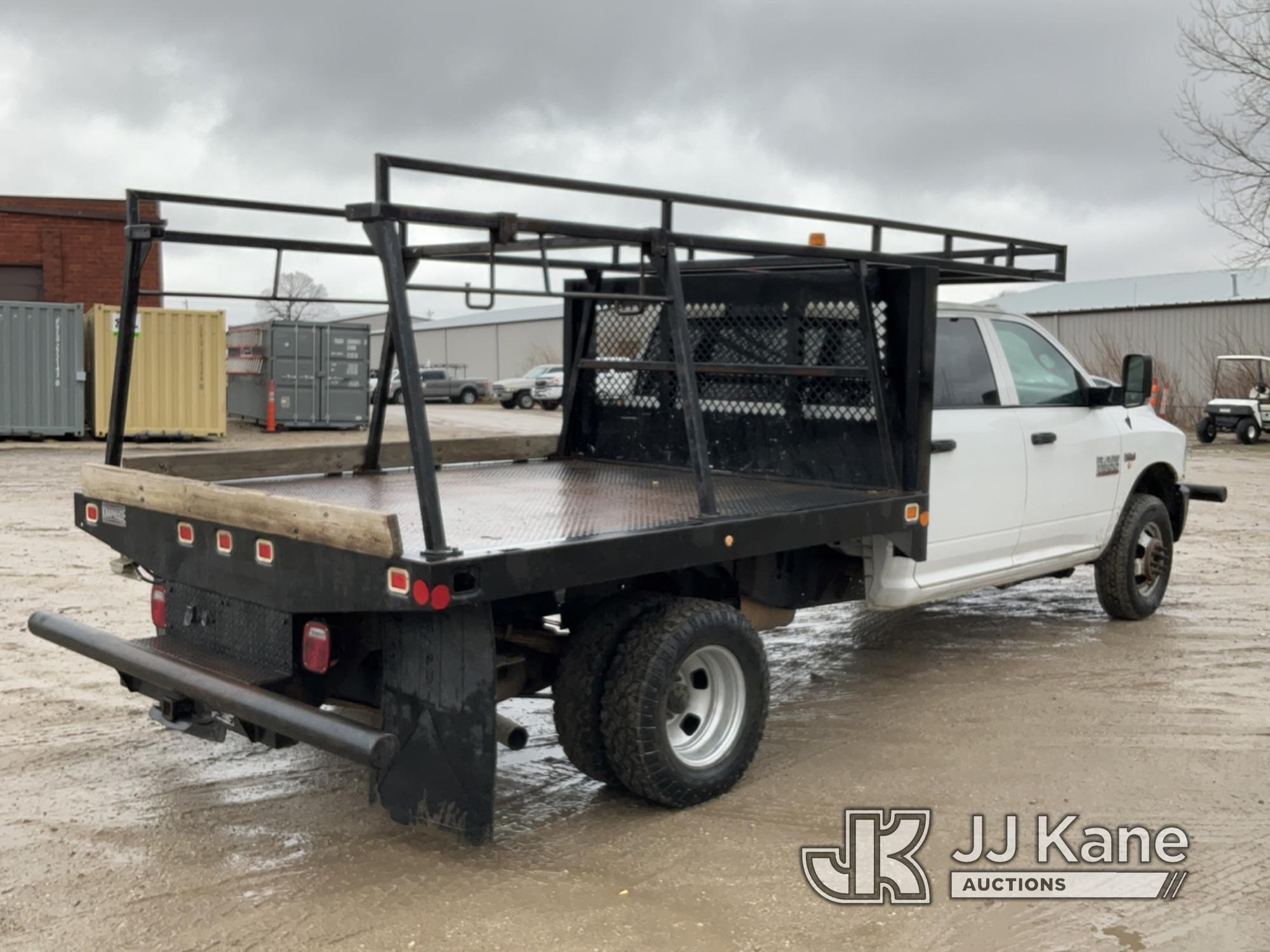 (Des Moines, IA) 2015 RAM 3500 4x4 Crew-Cab Flatbed/Service Truck Runs & Moves) (Check Engine Light