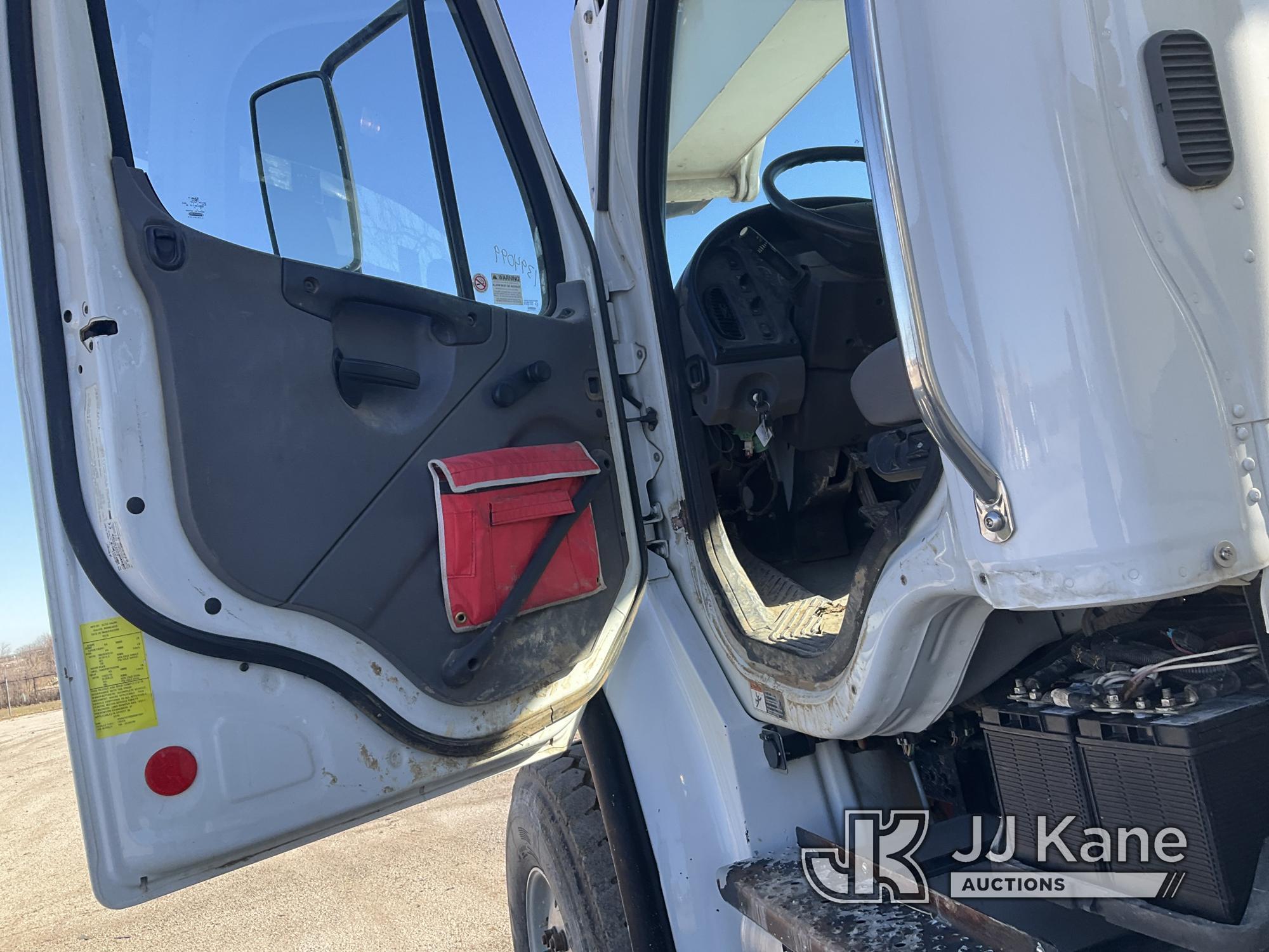 (Kansas City, MO) Altec AH100, Articulating & Telescopic Material Handling Bucket Truck rear mounted