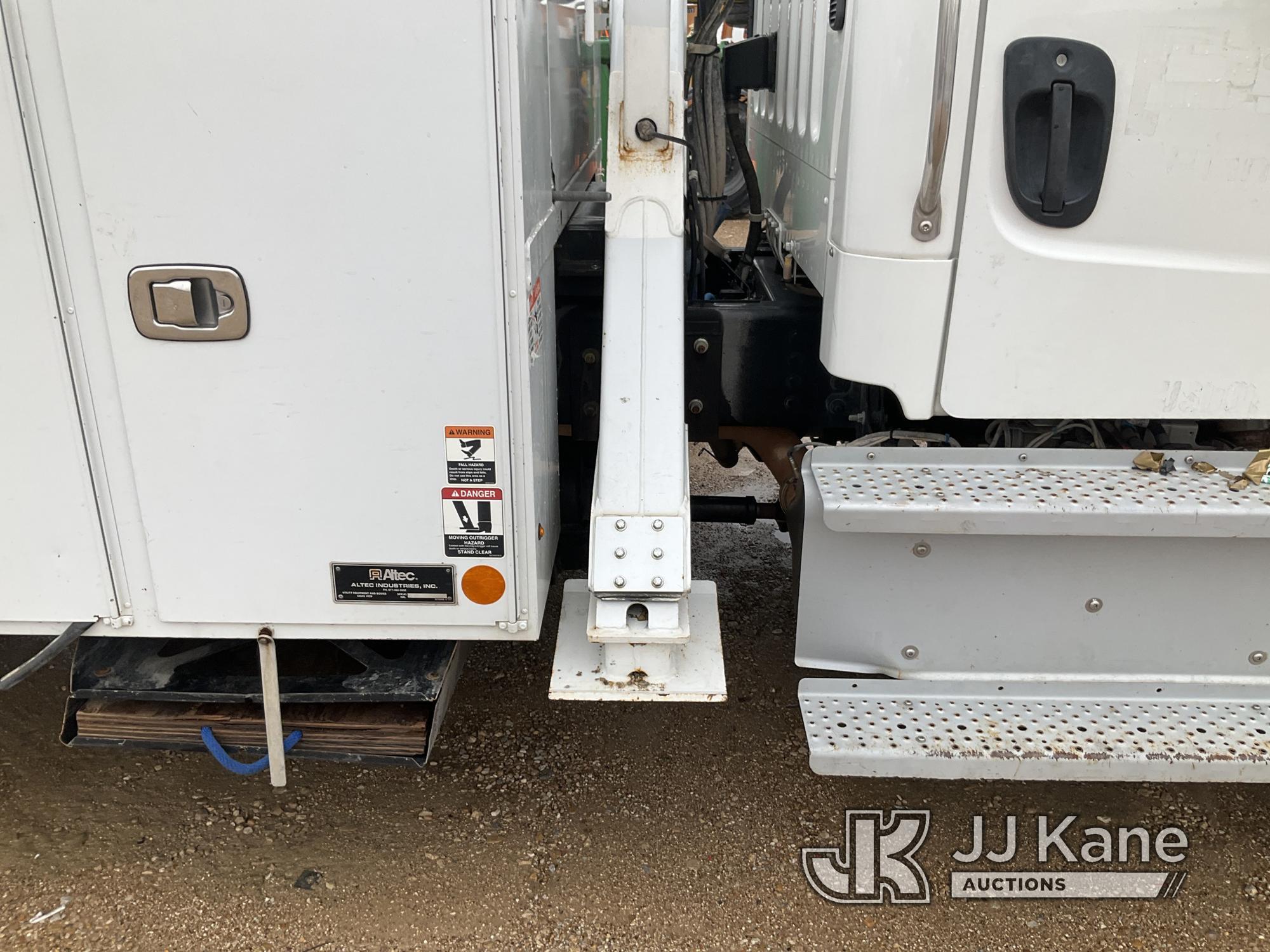 (Waxahachie, TX) Altec AA55-MH, Material Handling Bucket Truck rear mounted on 2019 Freightliner M2