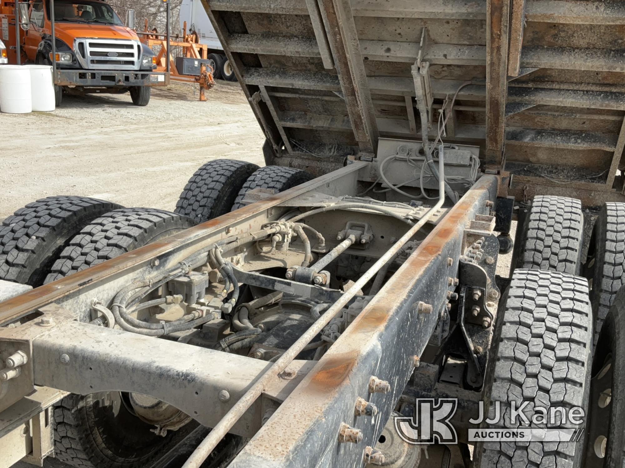 (Des Moines, IA) 2005 Peterbilt 357 T/A Dump Truck Runs, Moves, Operates) (Instrument Cluster Flicke