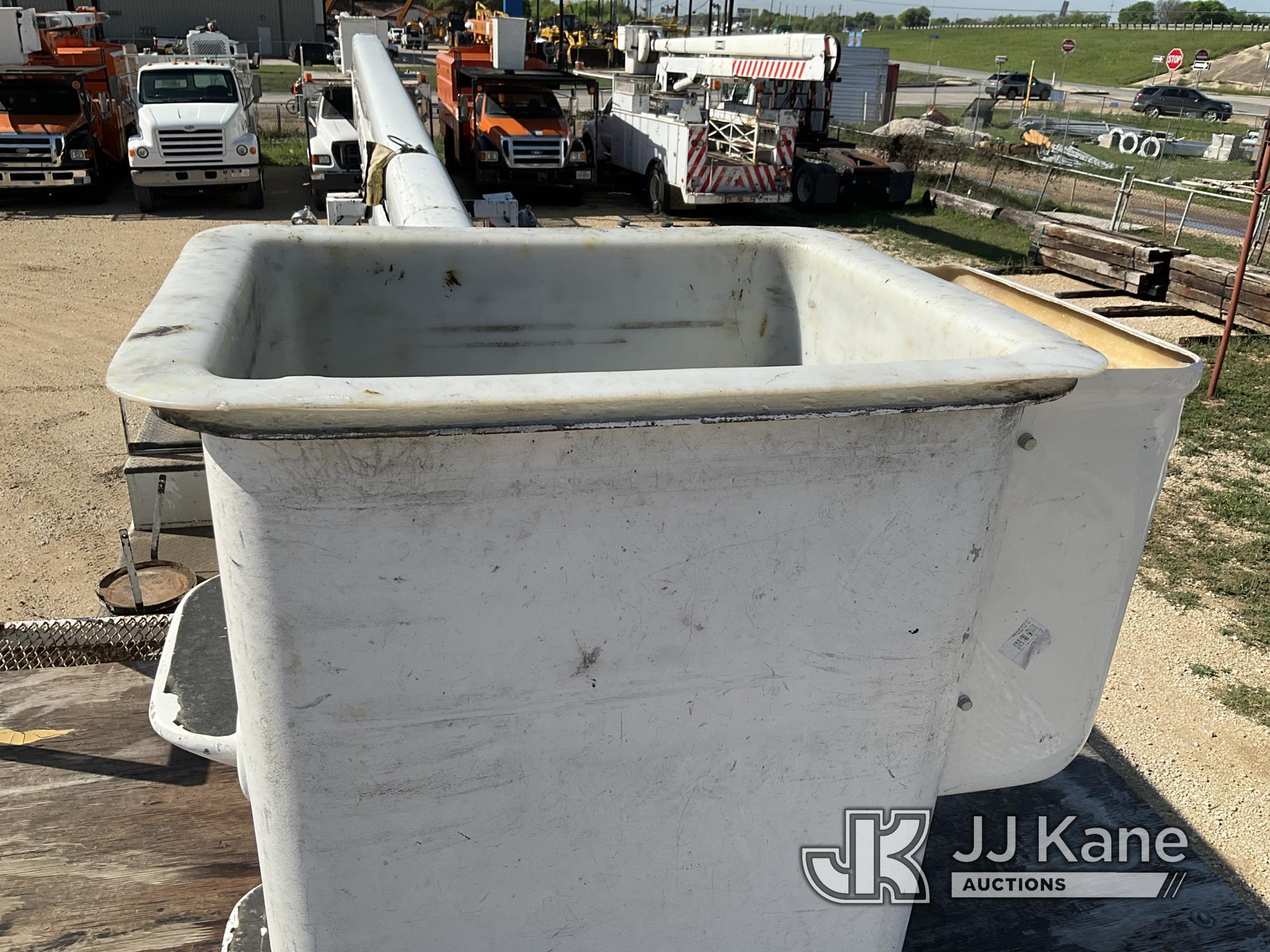 (San Antonio, TX) HiRanger 5FC-55, Bucket Truck mounted behind cab on 2002 Ford F750 Utility Truck R