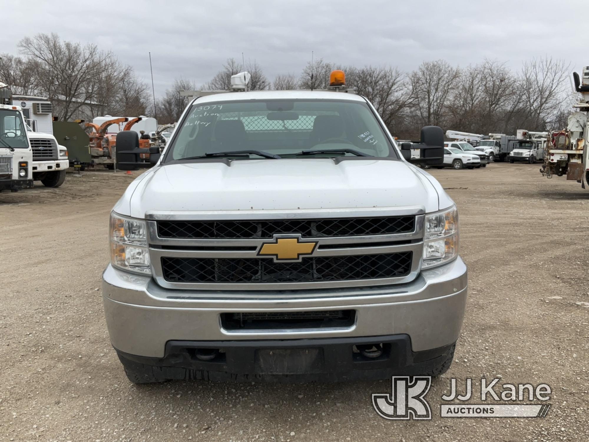 (Des Moines, IA) 2013 Chevrolet Silverado 2500HD 4x4 Extended-Cab Pickup Truck Runs & Moves