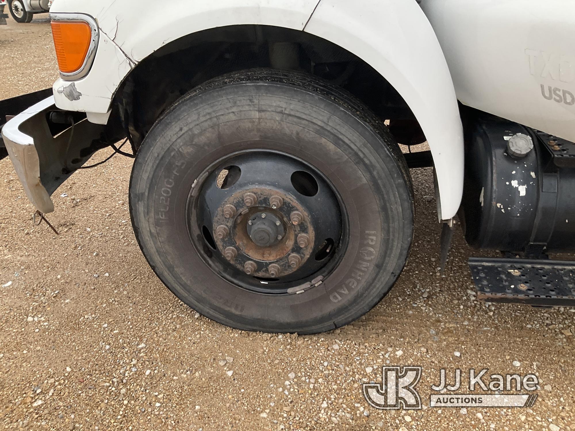 (Waxahachie, TX) 2015 Ford F750 Chipper Dump Truck Runs & Moves) (Check Engine Light On, Body Damage