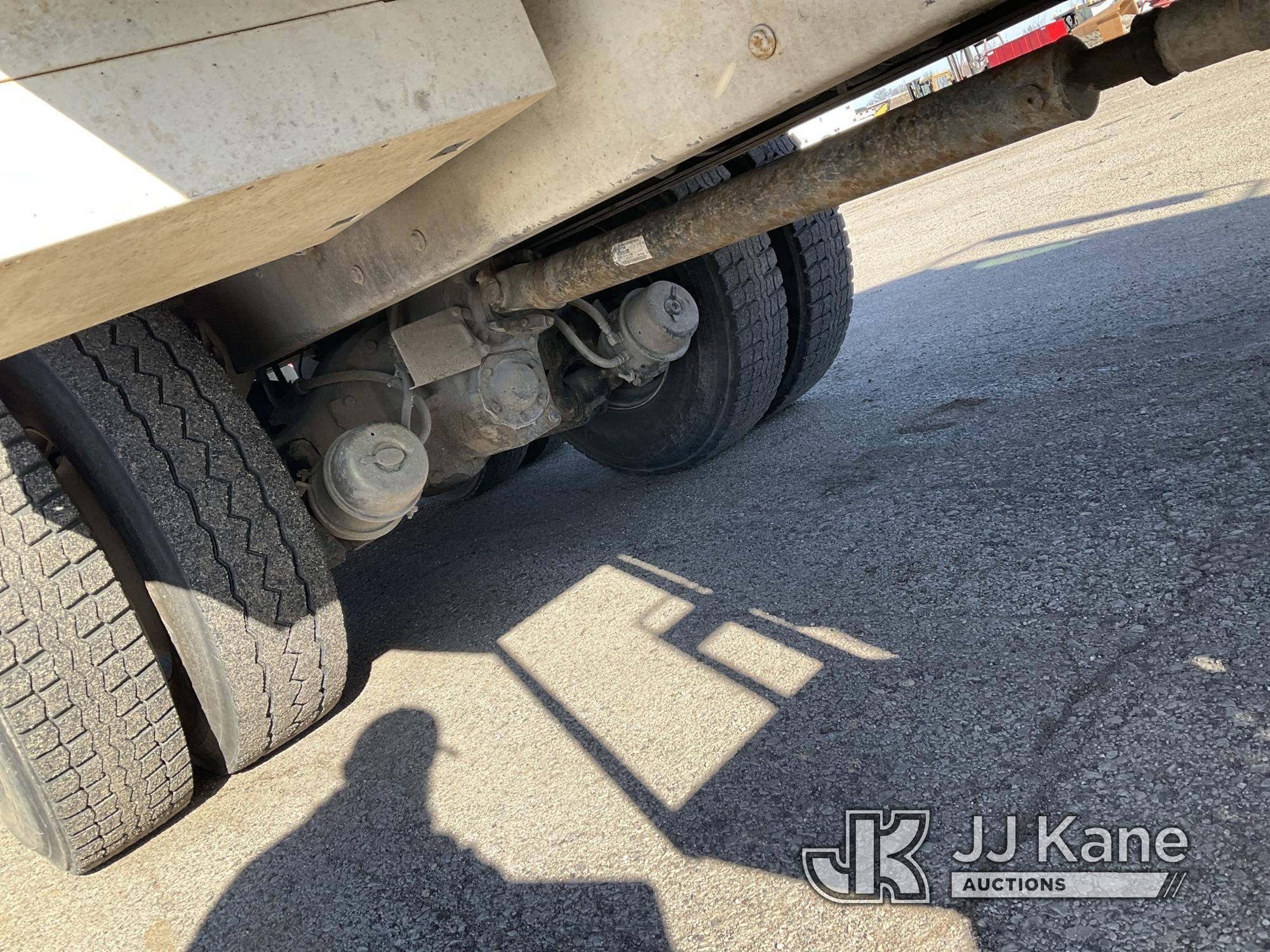 (Kansas City, MO) Altec AM900-E100, Double-Elevator Bucket Truck rear mounted on 2011 International