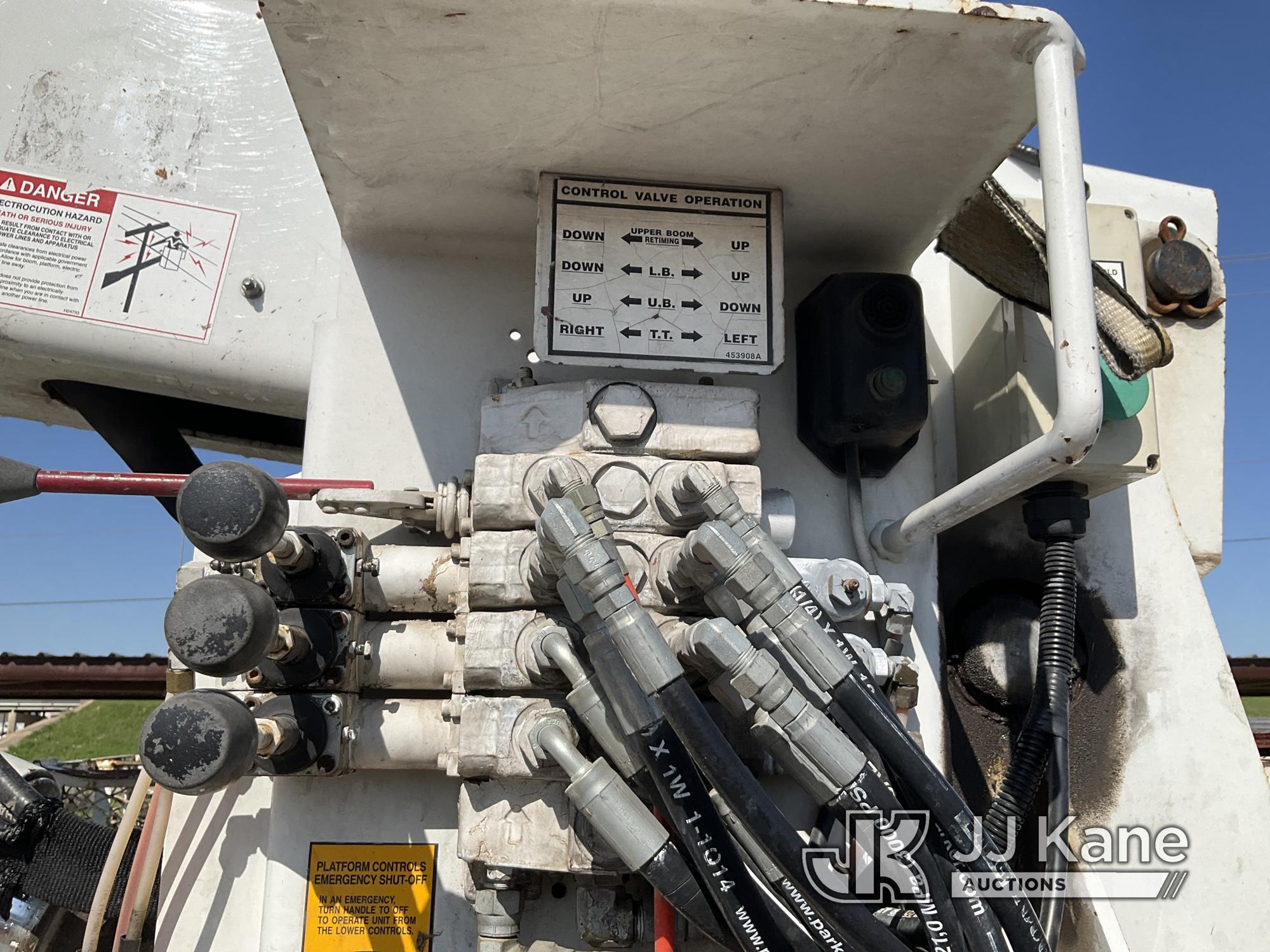 (San Antonio, TX) HiRanger 5FC-55, Bucket Truck mounted behind cab on 2002 Ford F750 Utility Truck R