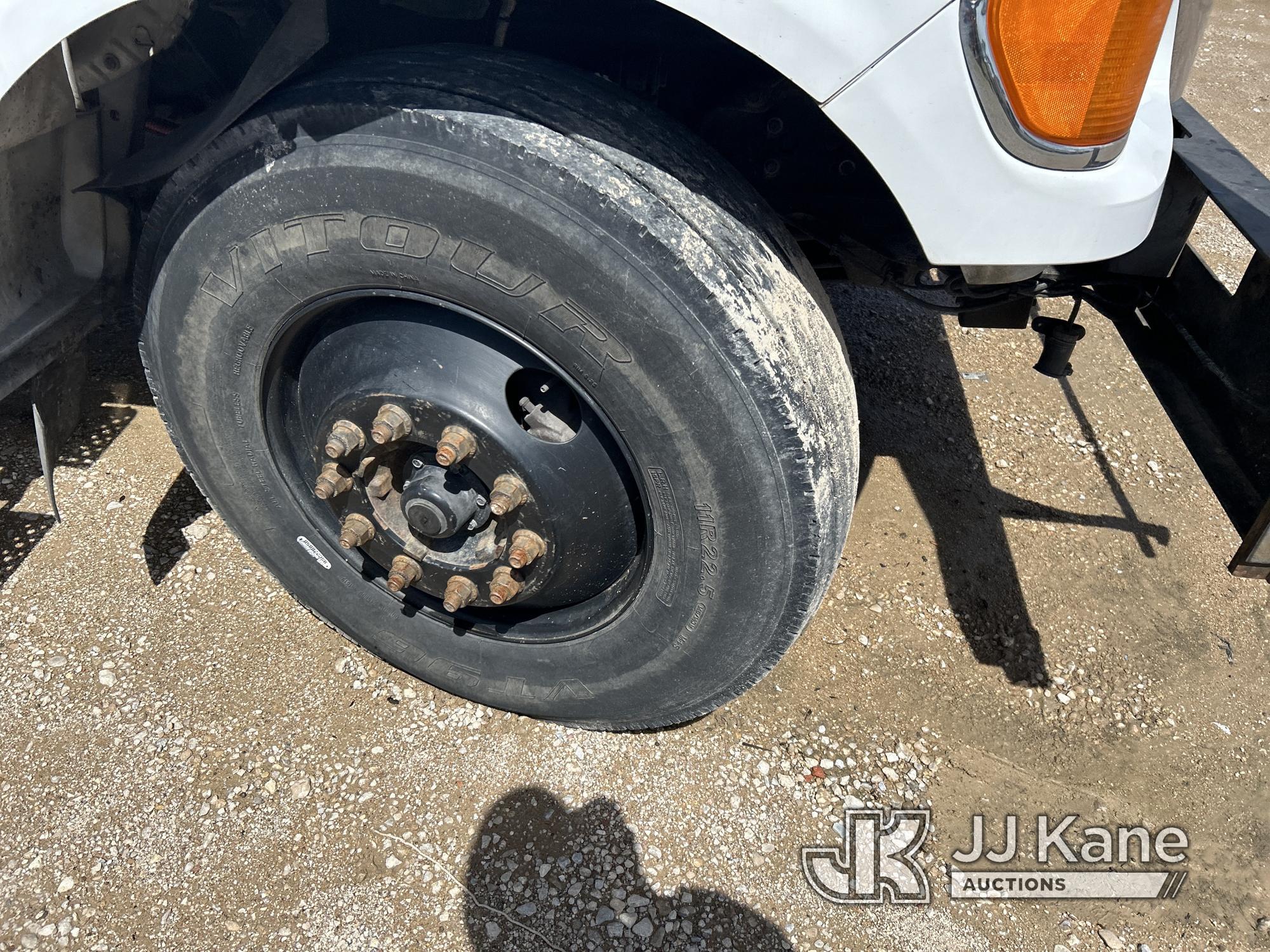 (Waxahachie, TX) Altec LR756, Over-Center Bucket Truck mounted behind cab on 2013 Ford F750 Chipper