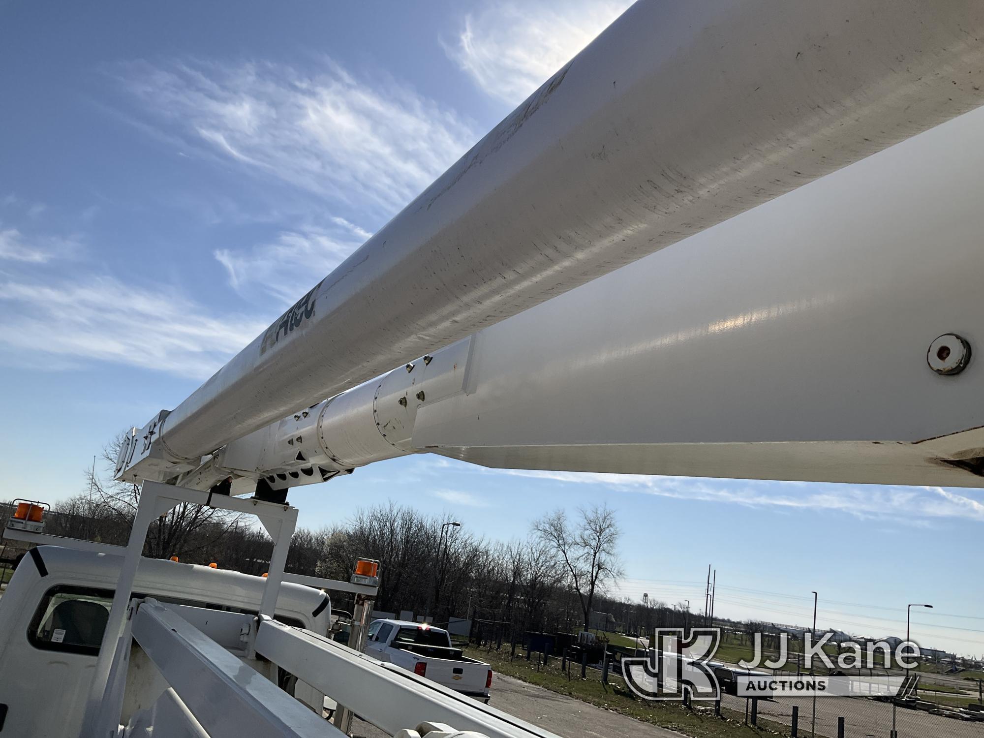 (Kansas City, MO) Altec AM900-E100, Double-Elevator Bucket Truck rear mounted on 2014 Freightliner M