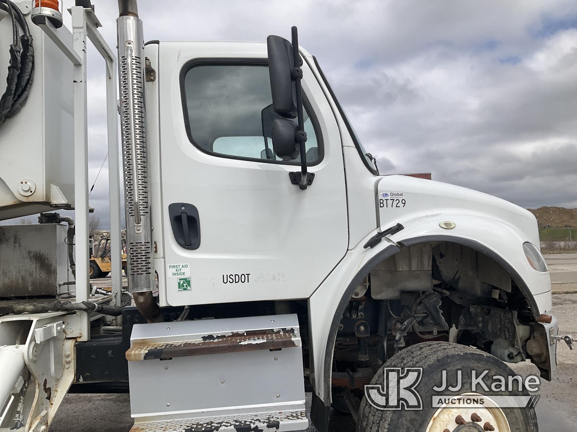 (Kansas City, MO) Altec AM900-E100, Double-Elevator Bucket Truck rear mounted on 2014 Freightliner M