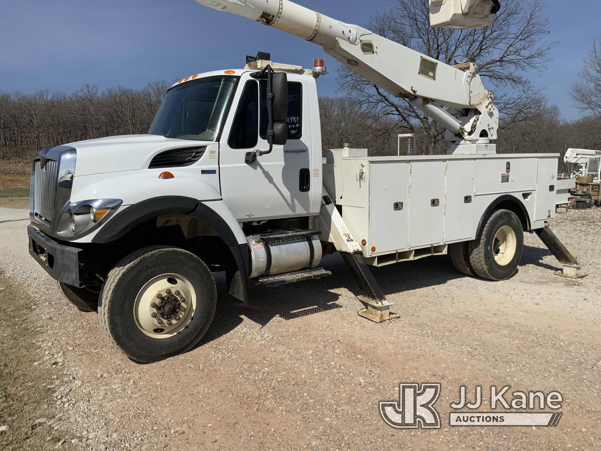 (Henryetta, OK) Altec AA755-MH, Material Handling Bucket Truck rear mounted on 2012 International 73