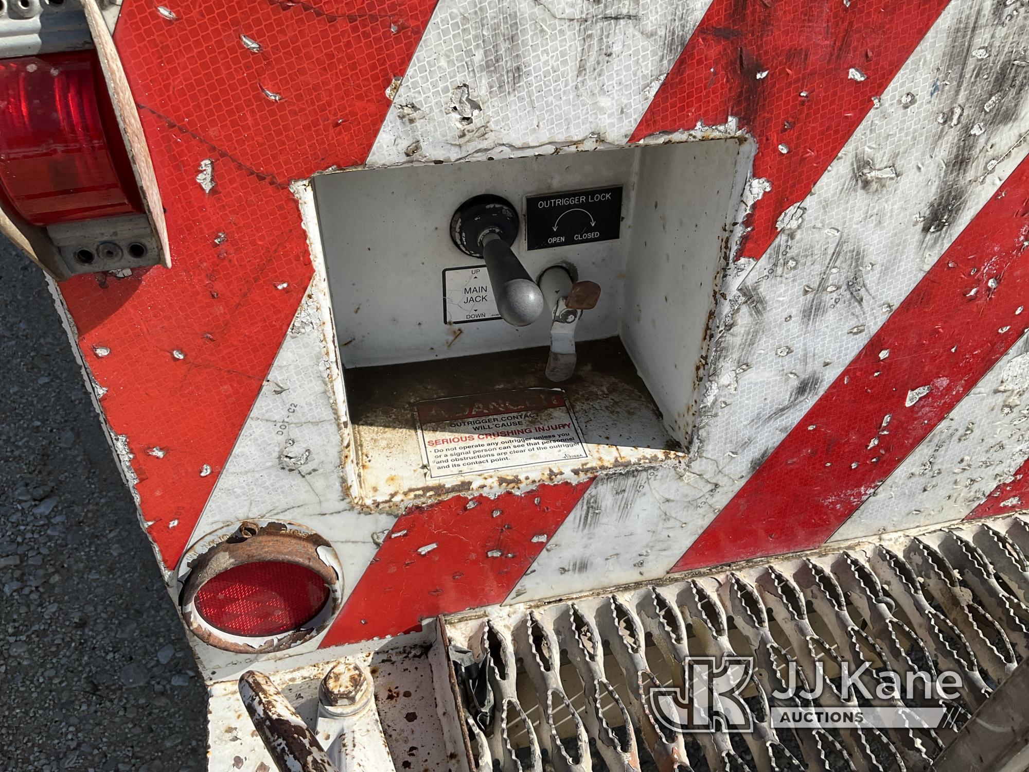 (San Antonio, TX) HiRanger 5FC-55, Bucket Truck mounted behind cab on 2002 Ford F750 Utility Truck R