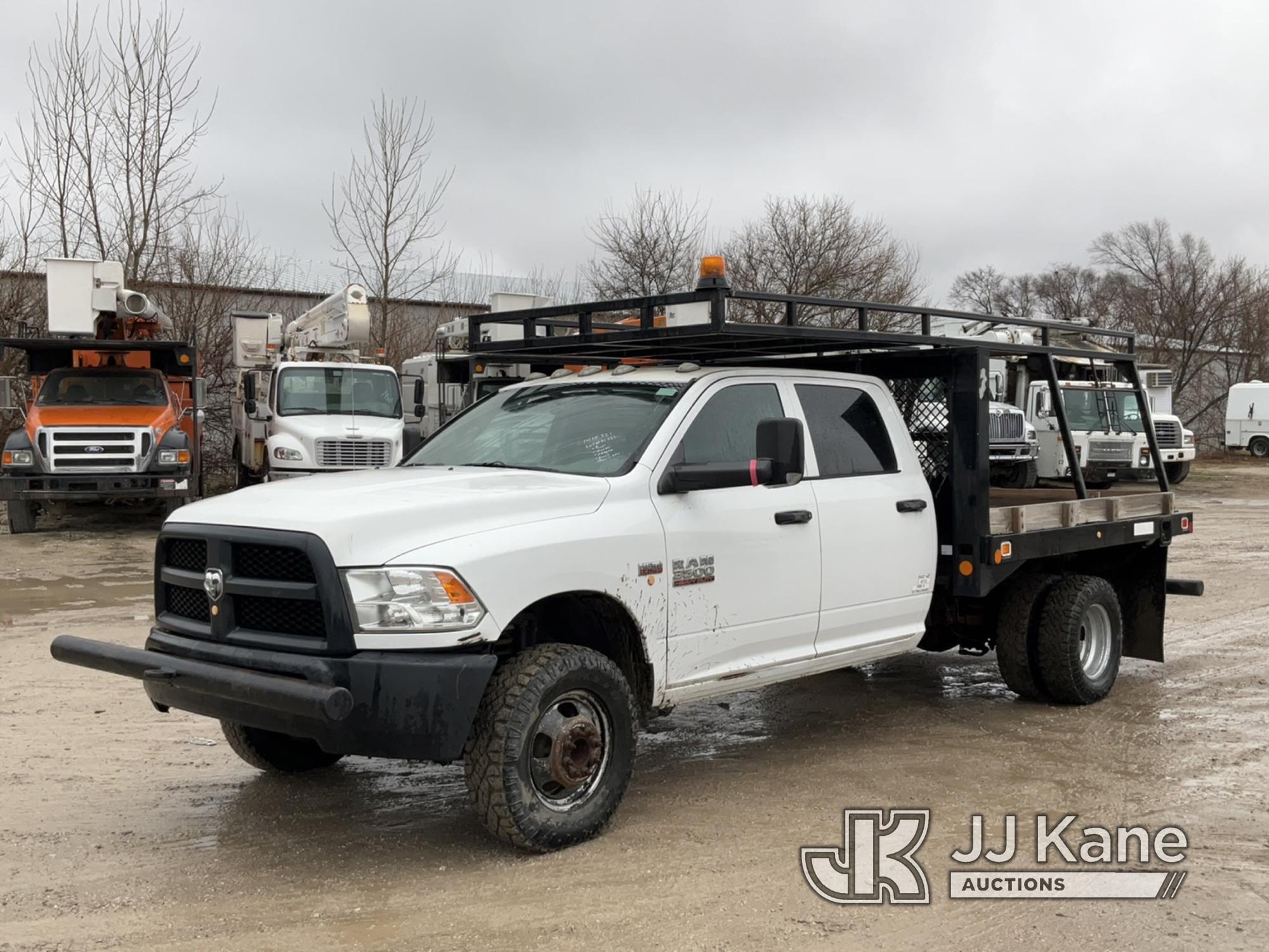 (Des Moines, IA) 2015 RAM 3500 4x4 Crew-Cab Flatbed/Service Truck Runs & Moves) (Check Engine Light