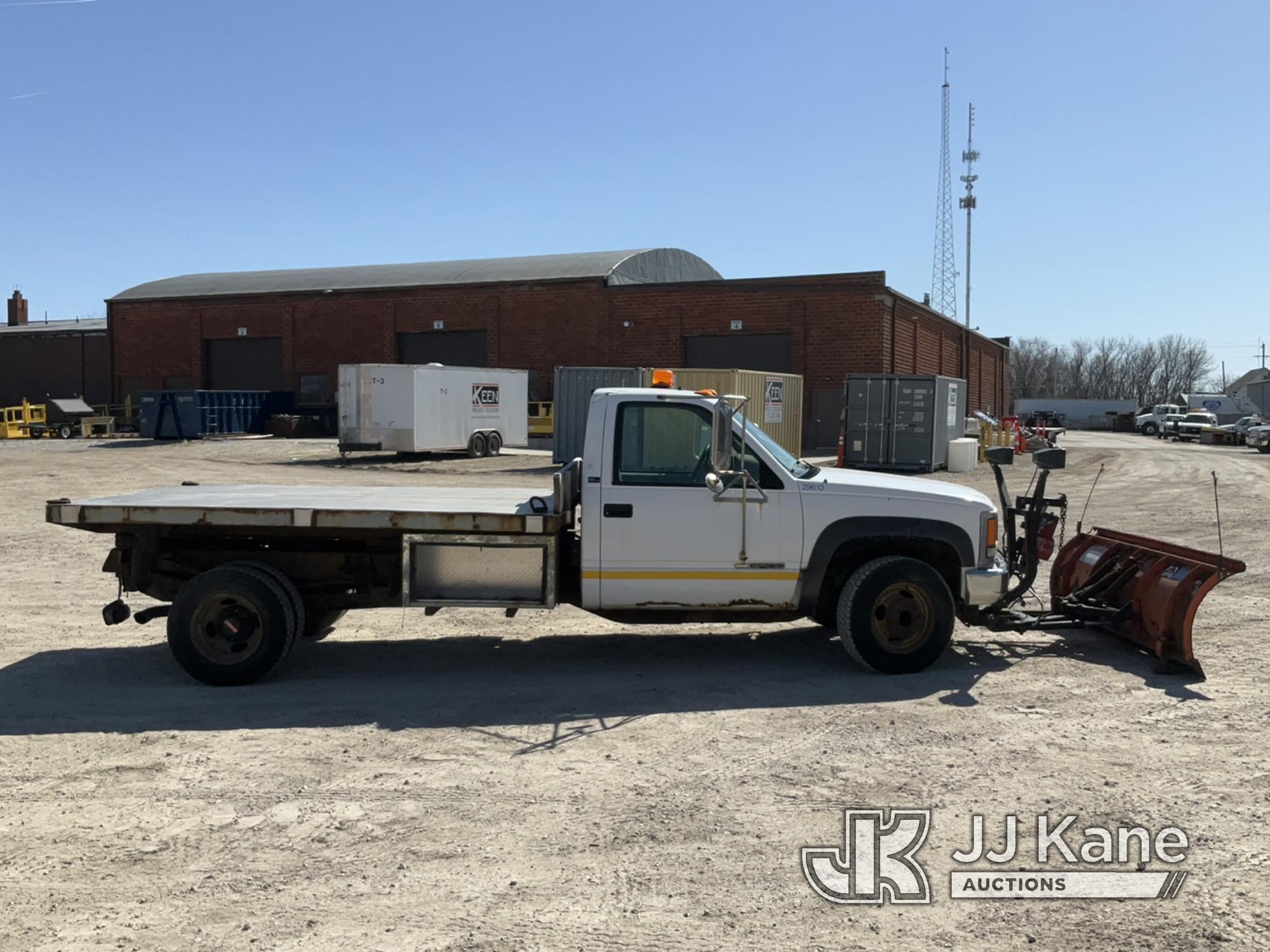 (Des Moines, IA) 1996 GMC Sierra 3500 4x4 Flatbed/Dump Truck Runs & Moves) (No Longer Starts, Need B