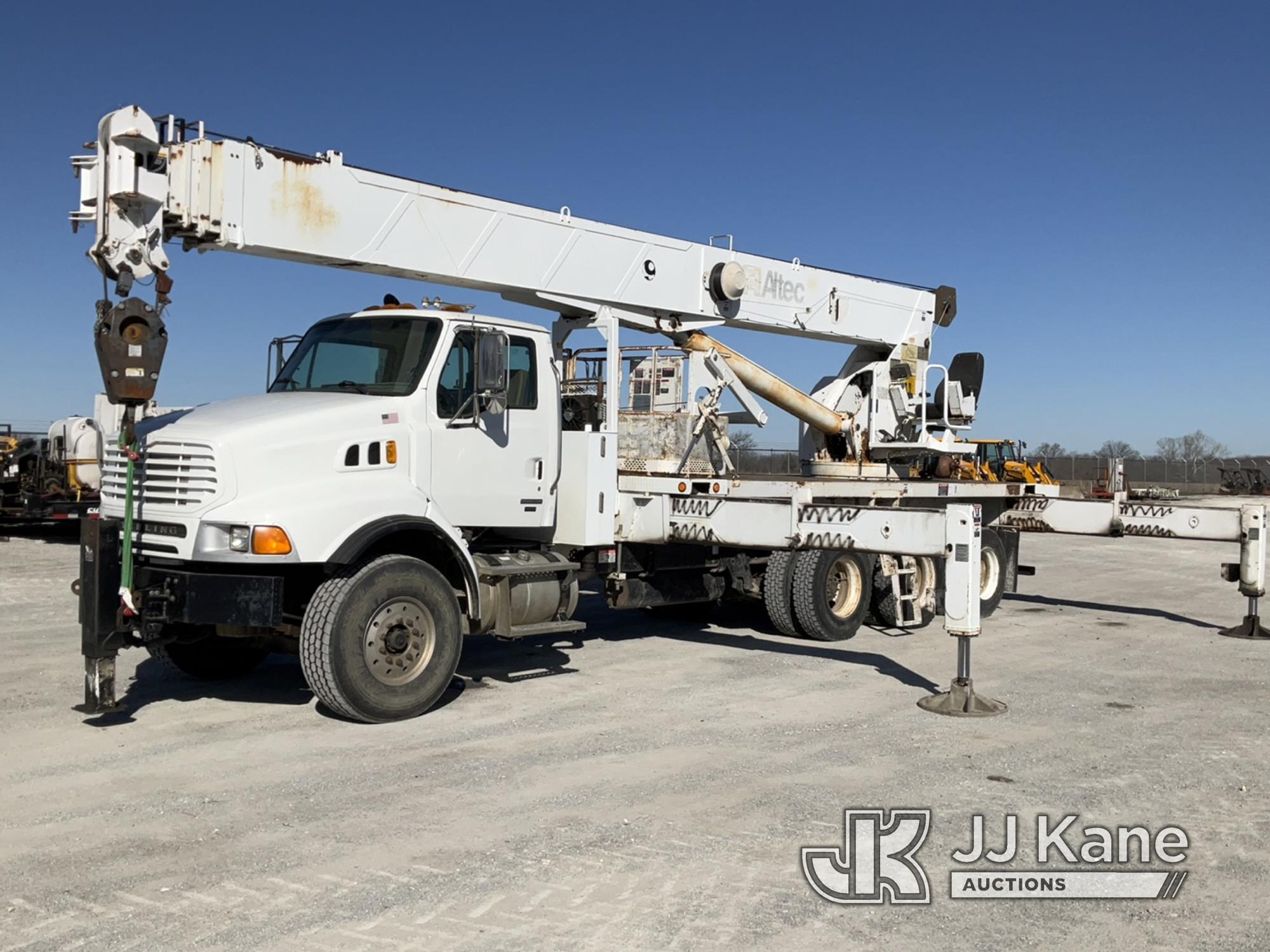 (Hawk Point, MO) Altec AC35-127S, 35 Ton, Hydraulic Truck Crane rear mounted on 2005 Sterling LT9500