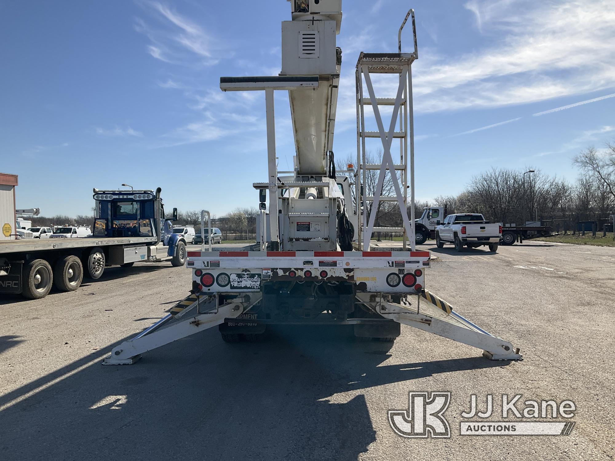 (Kansas City, MO) Altec AM900-E100, Double-Elevator Bucket Truck rear mounted on 2014 Freightliner M