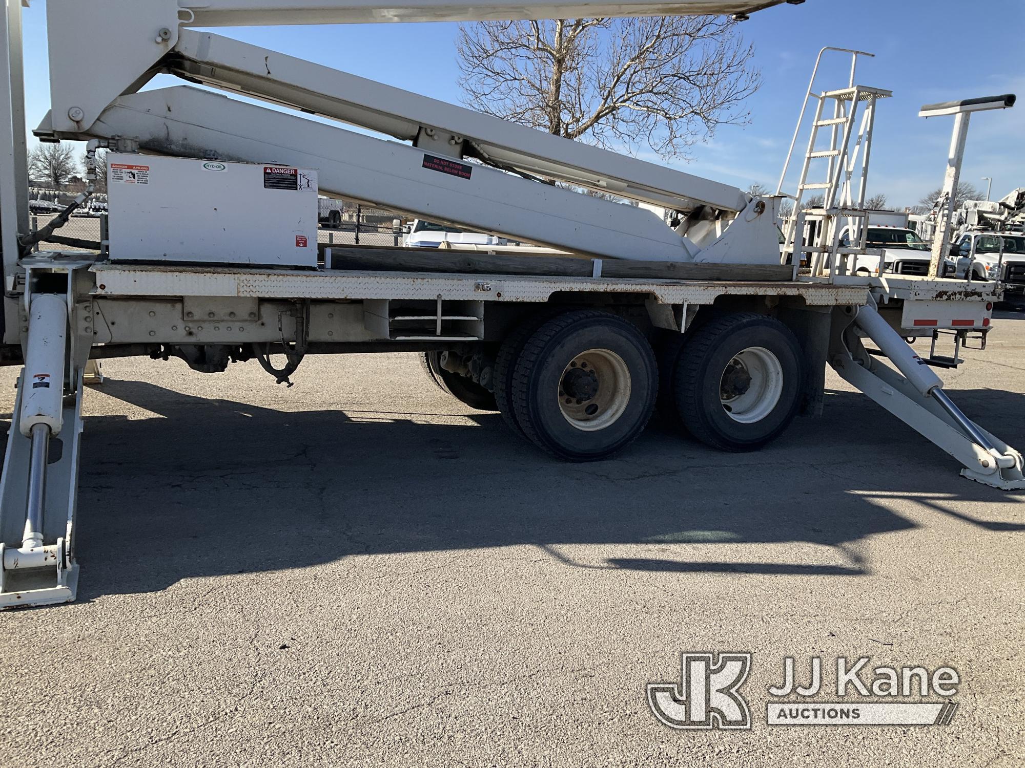 (Kansas City, MO) Altec AM900-E100, Double-Elevator Bucket Truck rear mounted on 2011 International