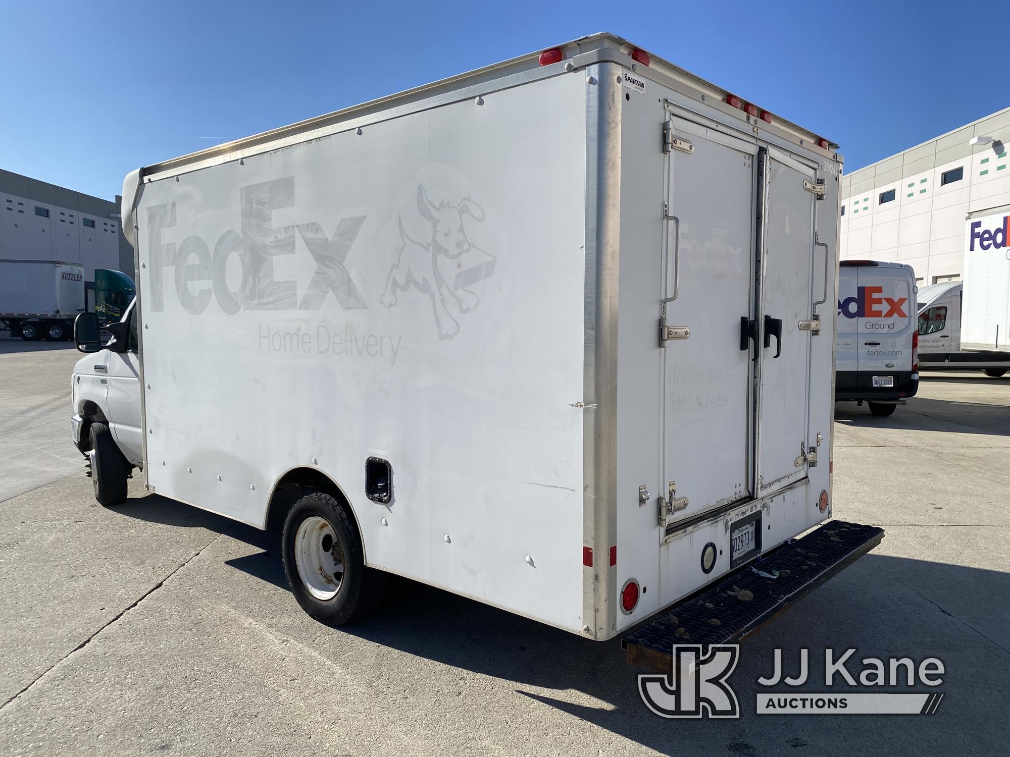 (Bedford Park, IL) 2011 Ford E350 Cutaway Enclosed Service Van Runs, Moves.  ABS Light.  Rear Passen