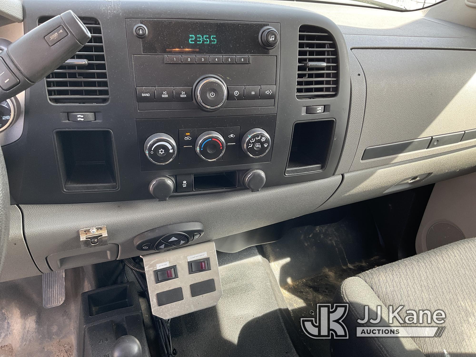 (South Beloit, IL) 2013 Chevrolet Silverado 2500HD 4x4 Extended-Cab Pickup Truck Runs & Moves)  (Rus