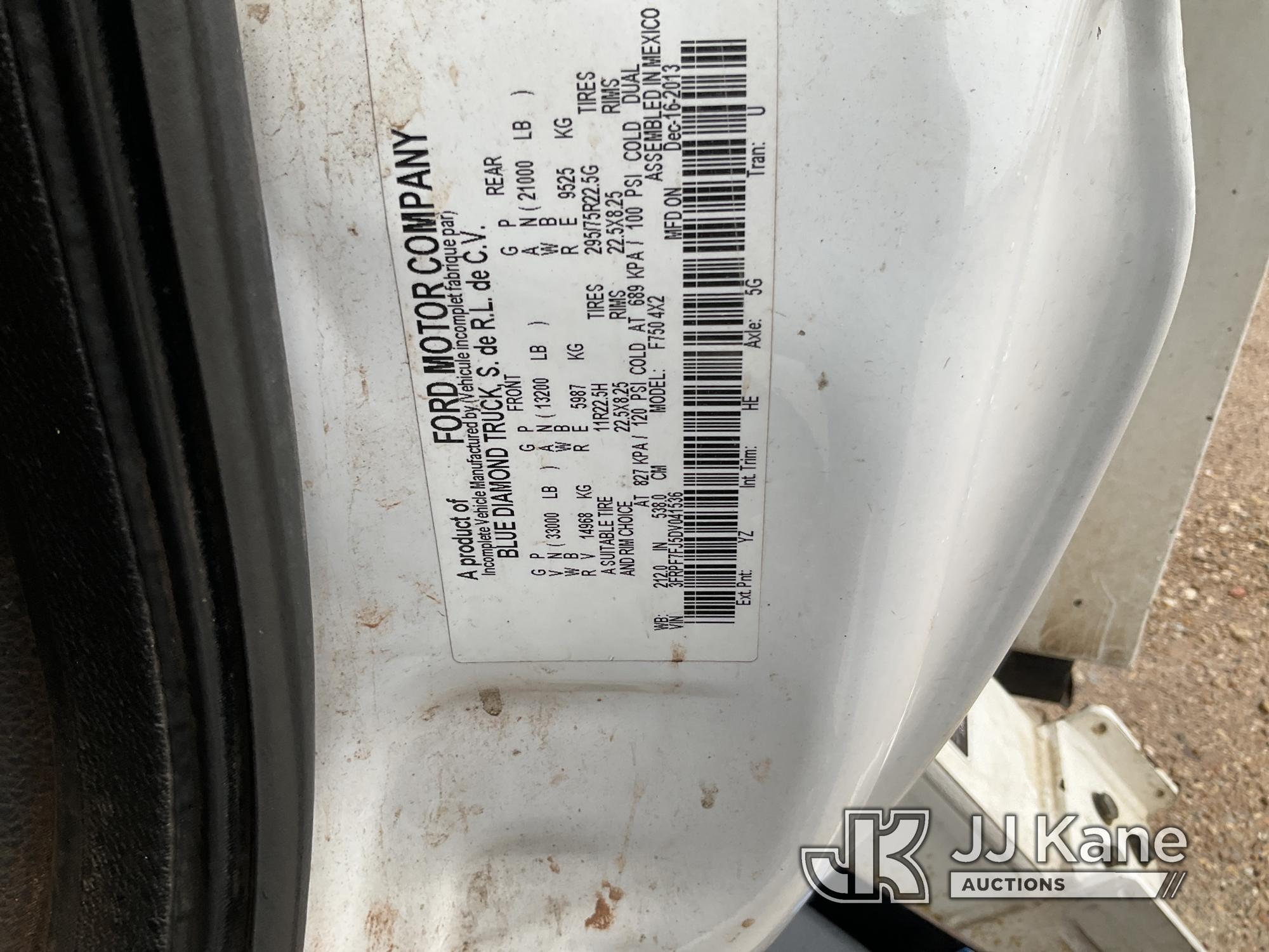 (Waxahachie, TX) Altec LR760E70, Over-Center Elevator Bucket mounted behind cab on 2013 Ford F750 Ch