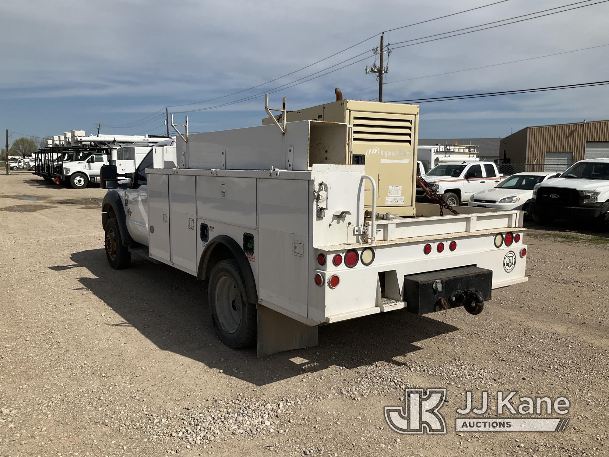 (Waxahachie, TX) 2016 Ford F550 URD/Flatbed Truck Runs & Moves) (Check Engine Light On, Exhaust Limi