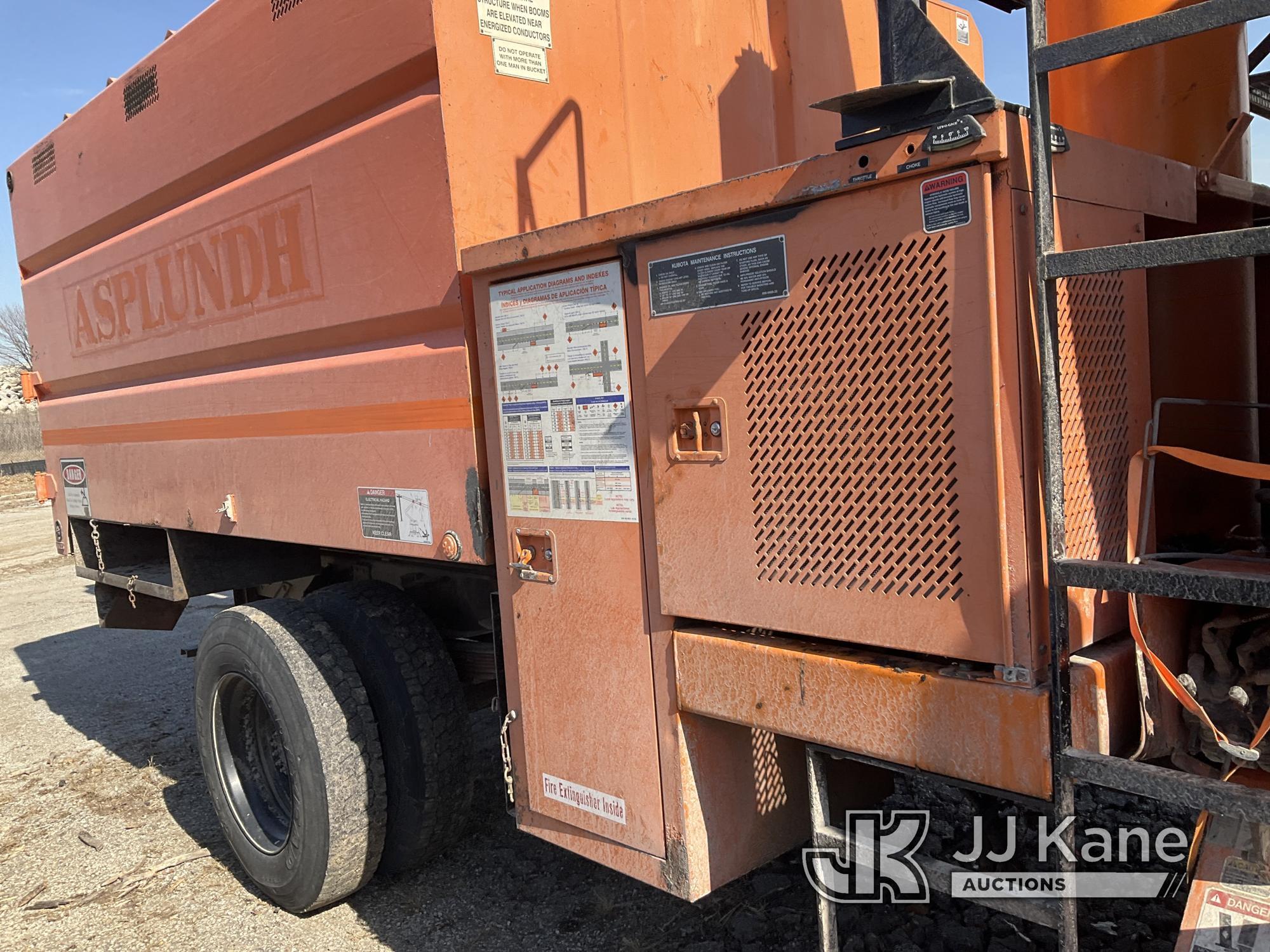 (Kansas City, MO) Altec LRV55, Over-Center Bucket Truck mounted behind cab on 2006 GMC C7500 Chipper